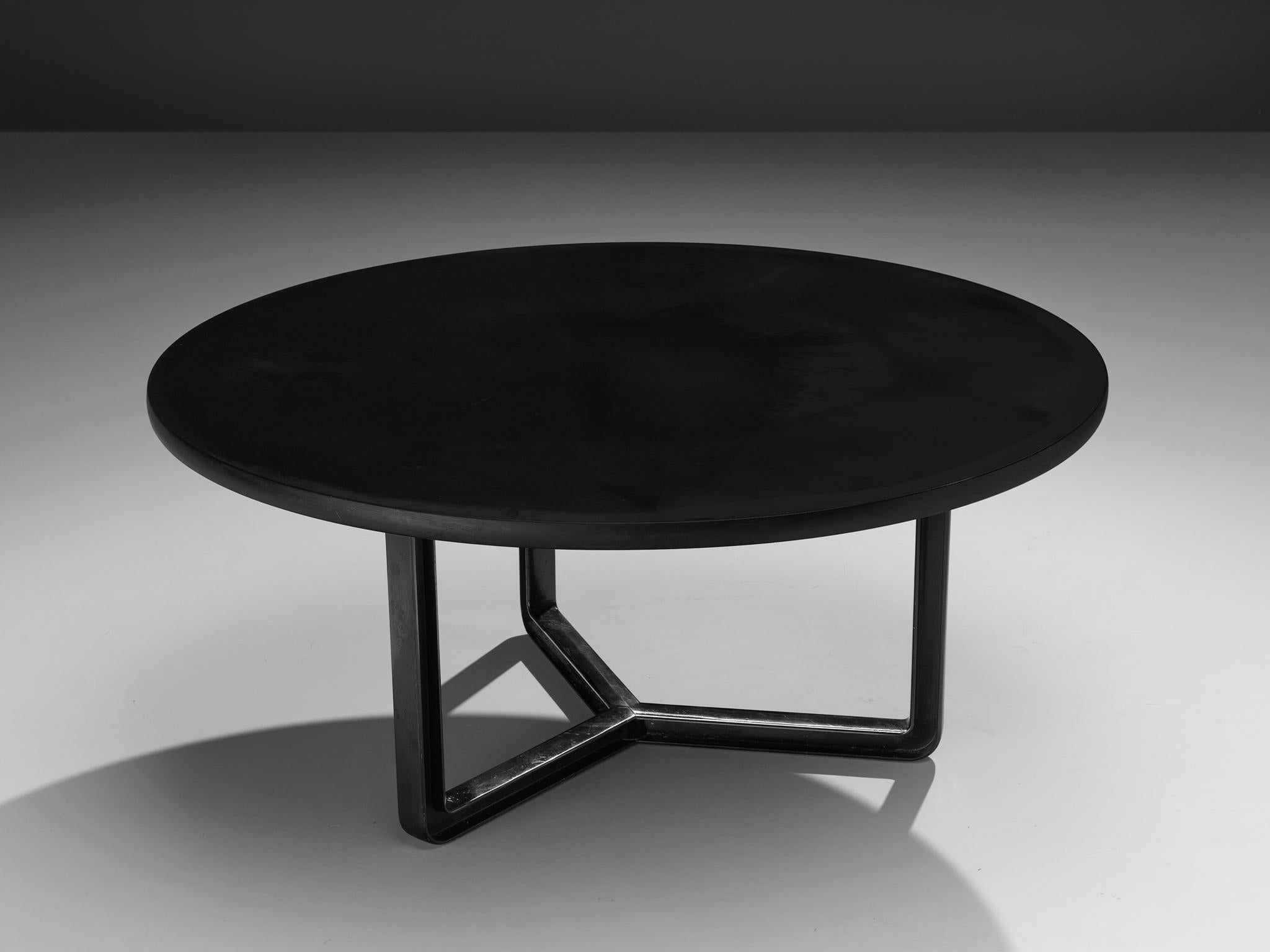 Osvaldo Borsani for Tecno, conference table T334-C, aluminum and wood, Italy, 1975-1978.

Round dining table with a round top. The base consists out of a three-legged metal frame which creates an open character. It was at the time that founder and