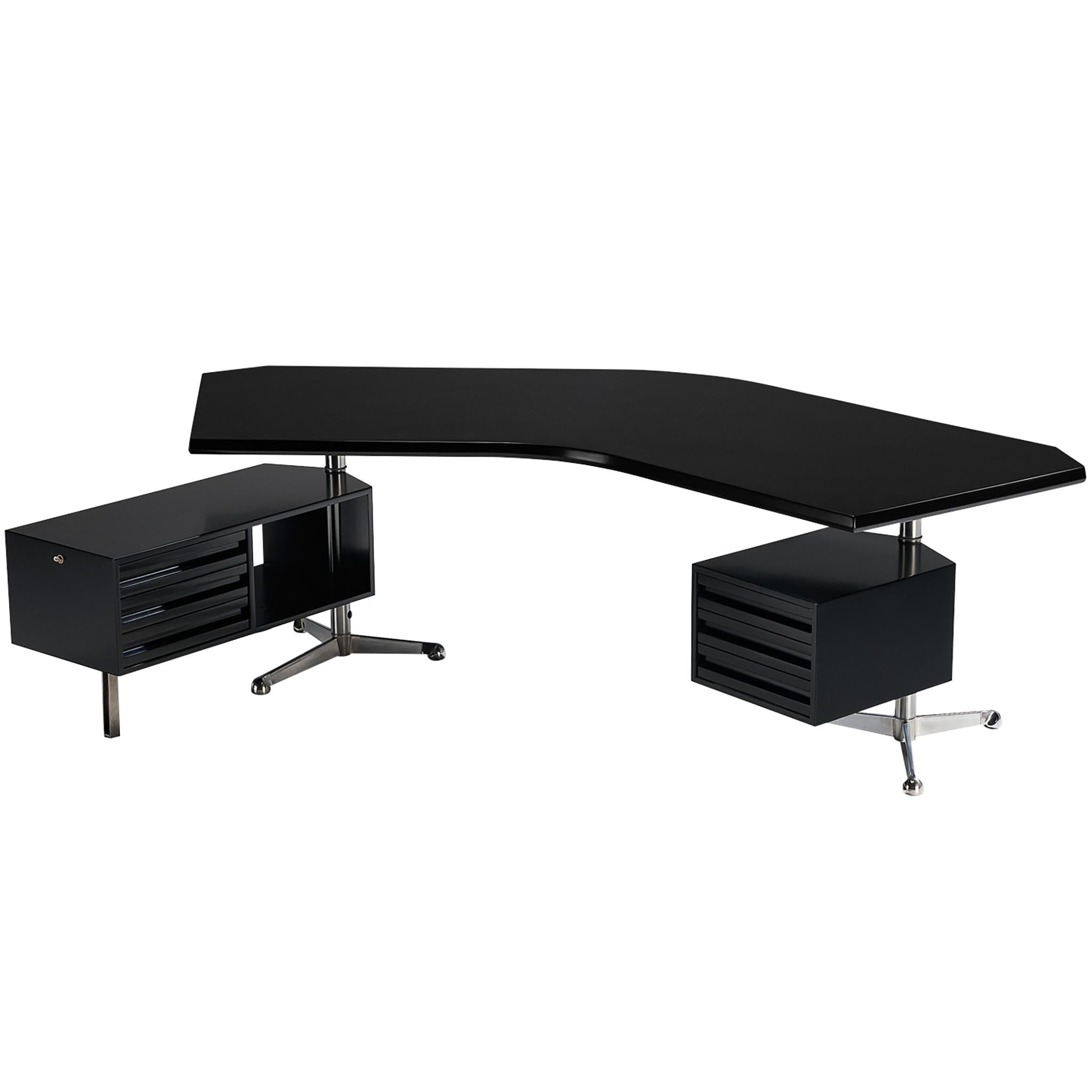Osvaldo Borsani für Tecno 
T96
 Chef-Eckschreibtisch aus schwarz lackiertem Holz im Angebot
