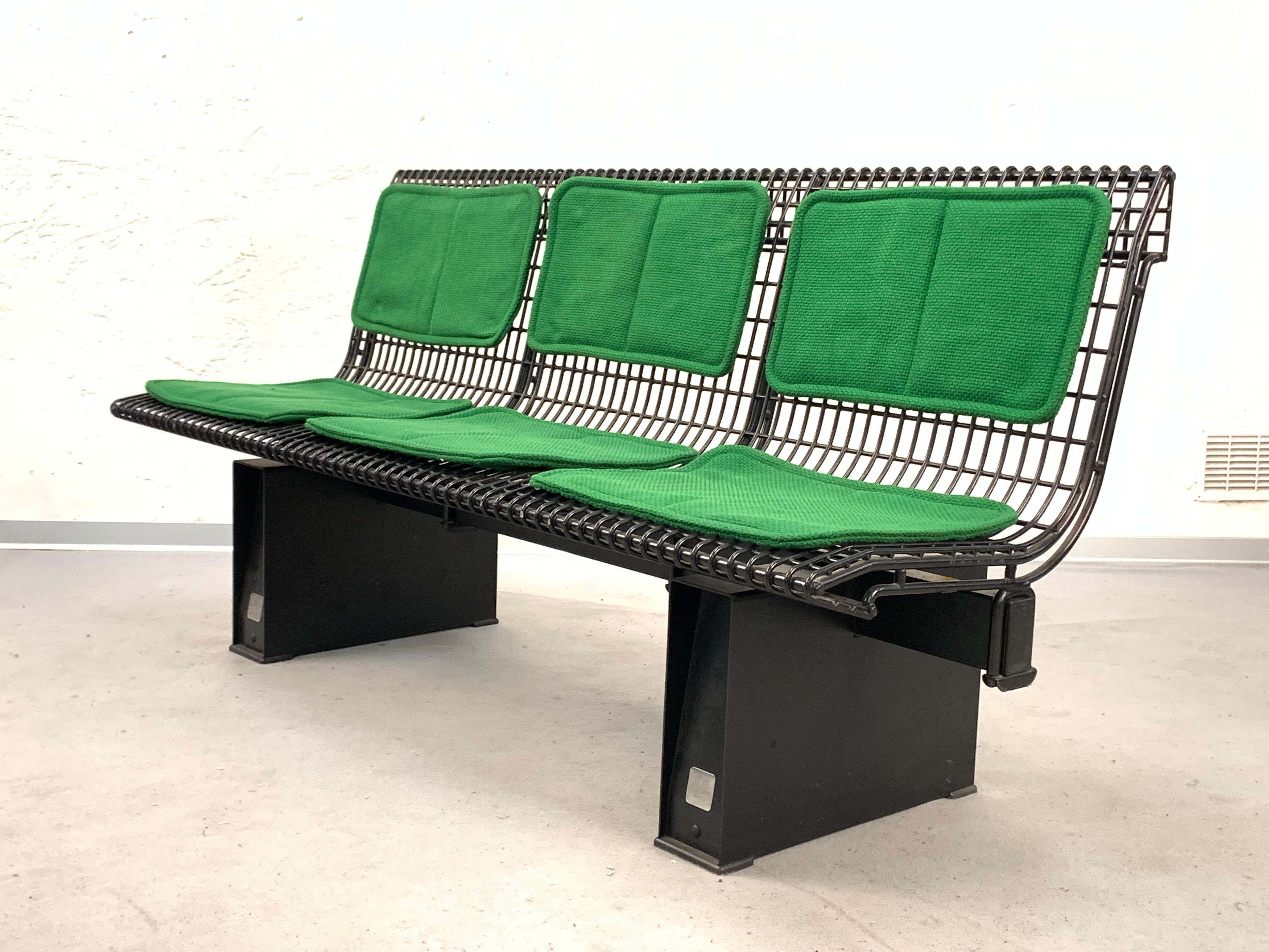 Marco Fantoni Green Fabric and Enameled Steel Italian Bench for Tecno, 1982 For Sale 4