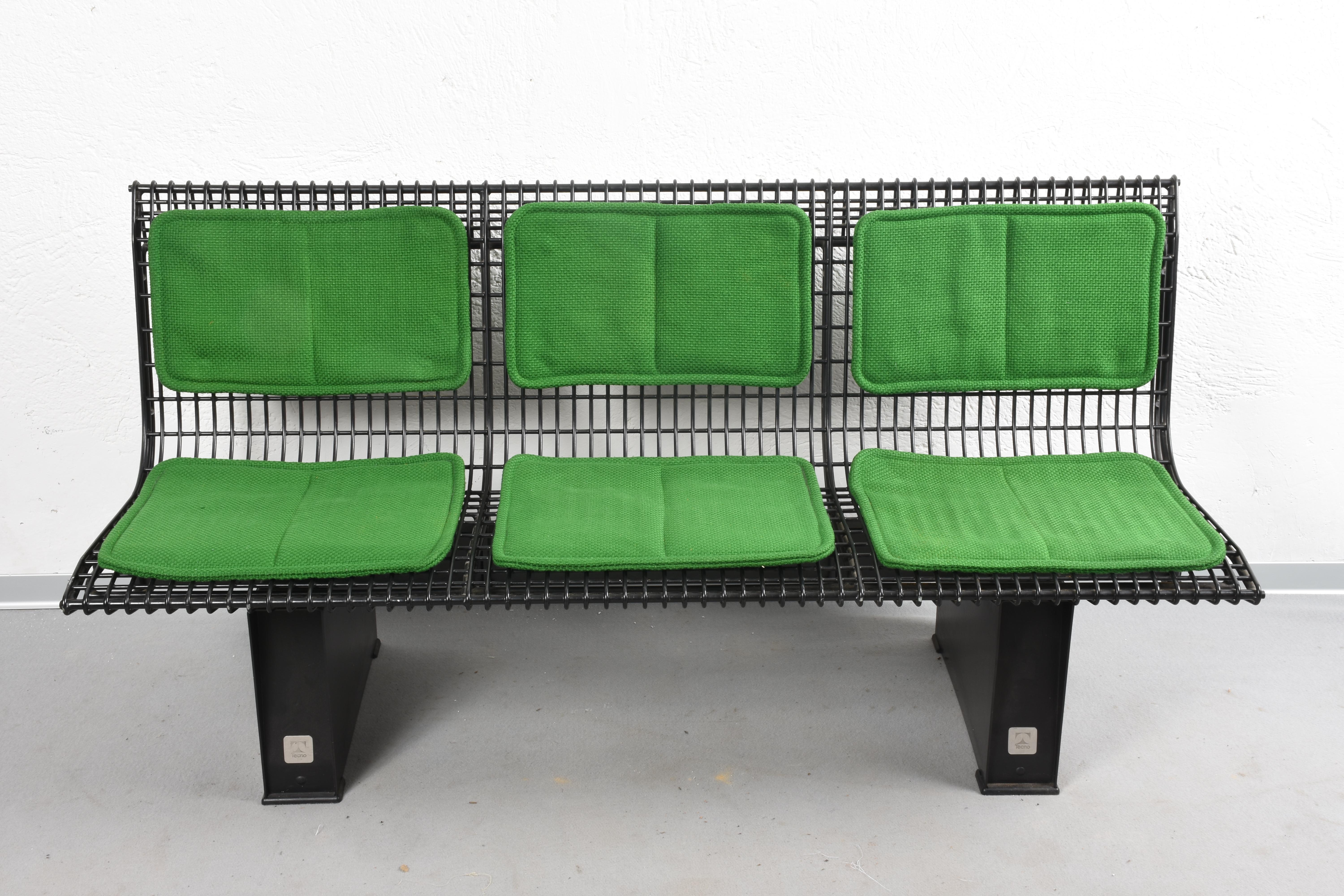 Mid-Century Modern Marco Fantoni Green Fabric and Enameled Steel Italian Bench for Tecno, 1982 For Sale
