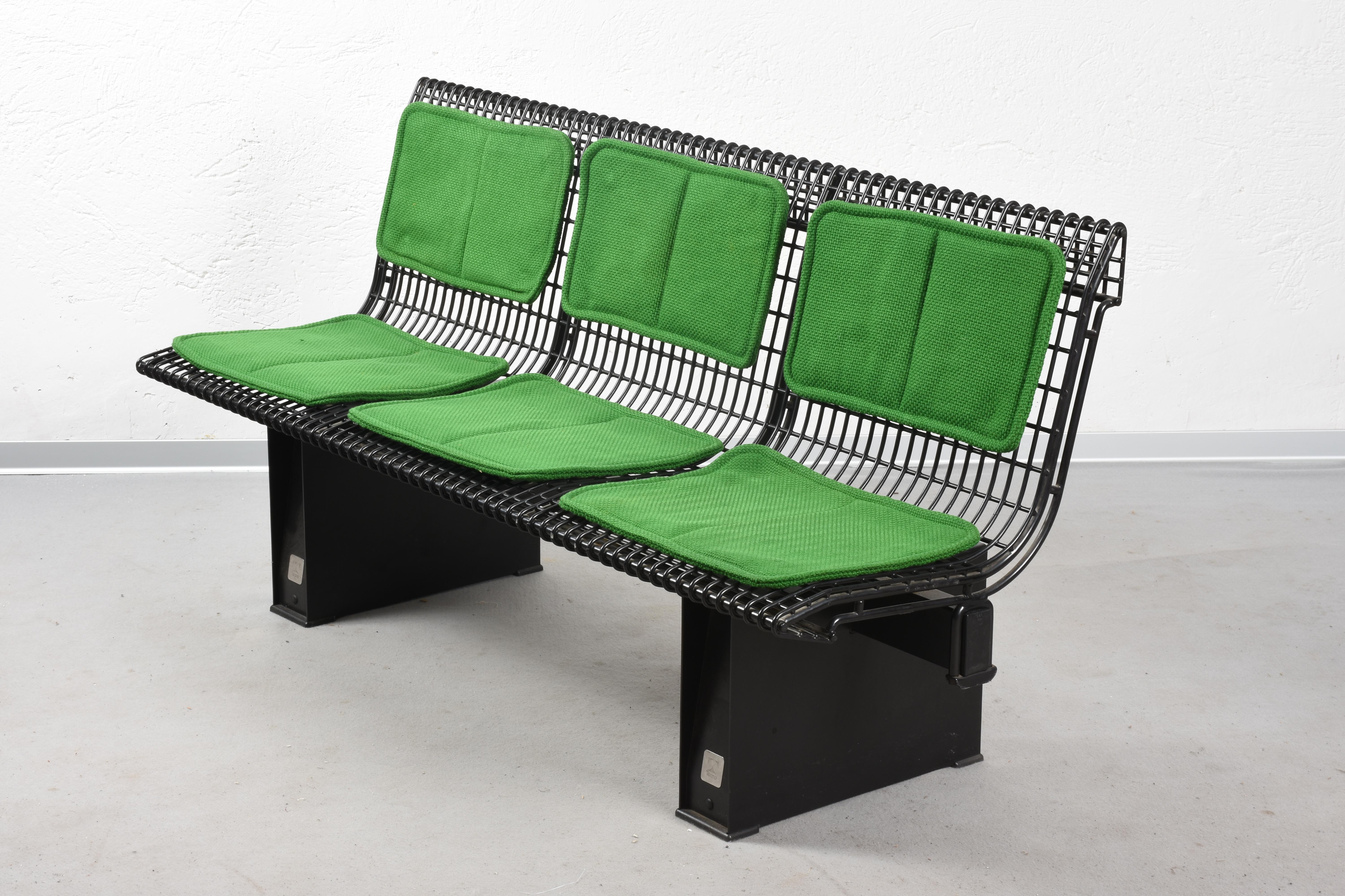 Marco Fantoni Green Fabric and Enameled Steel Italian Bench for Tecno, 1982 In Good Condition For Sale In Roma, IT