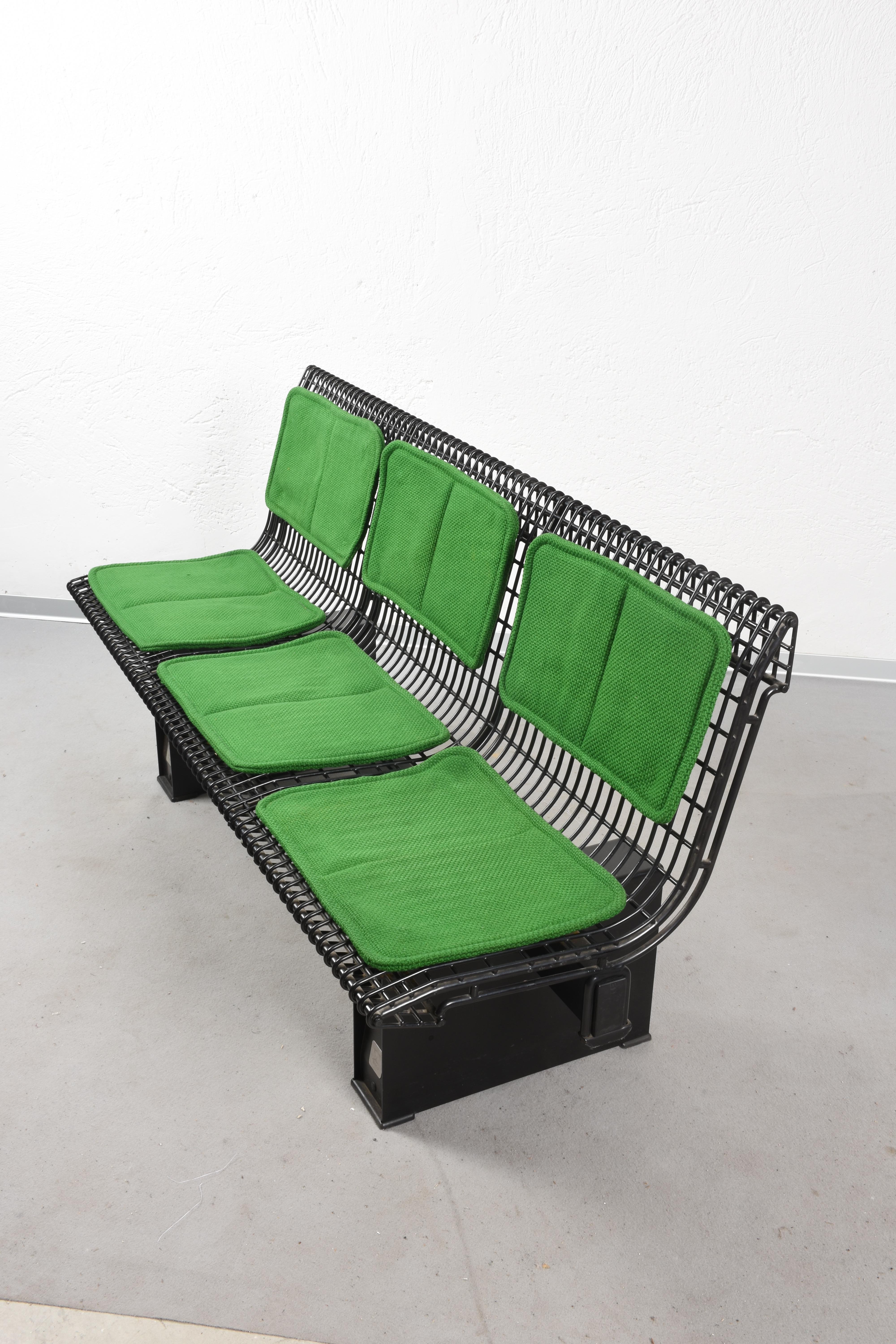 Marco Fantoni Green Fabric and Enameled Steel Italian Bench for Tecno, 1982 For Sale 2