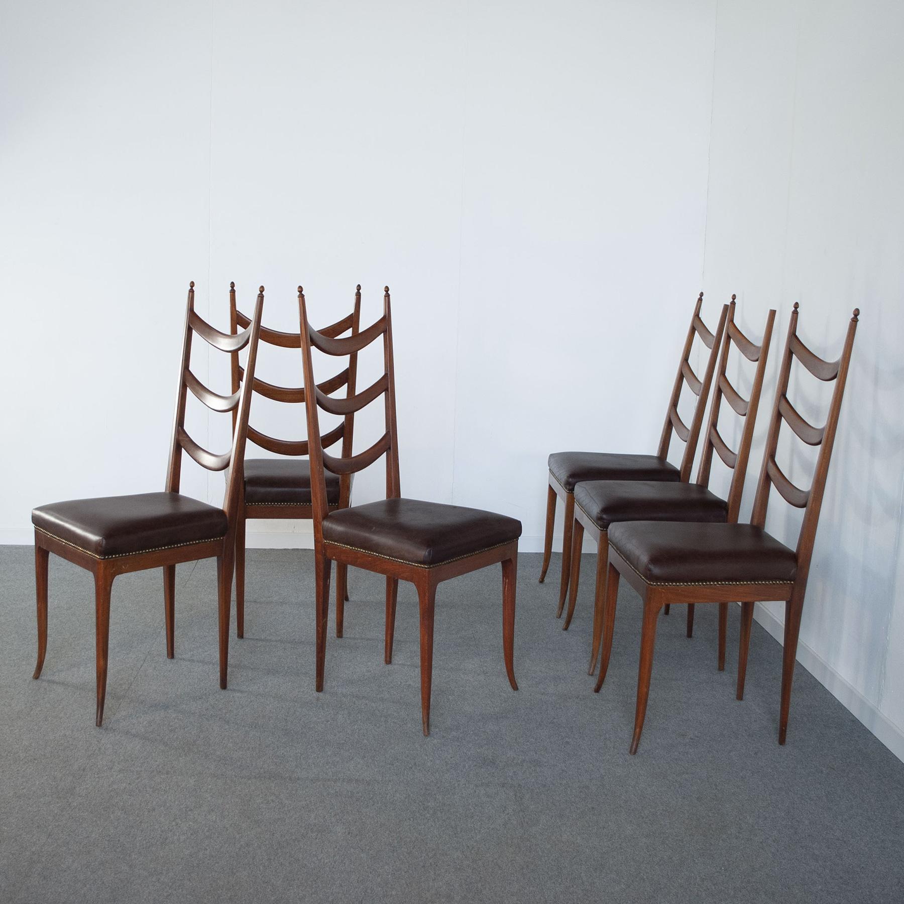 Elegant set consisting of six chairs with seat in vim leather and wooden structure with slender backrest, attributable to Osvaldo Borsani Italian production late 1950s.