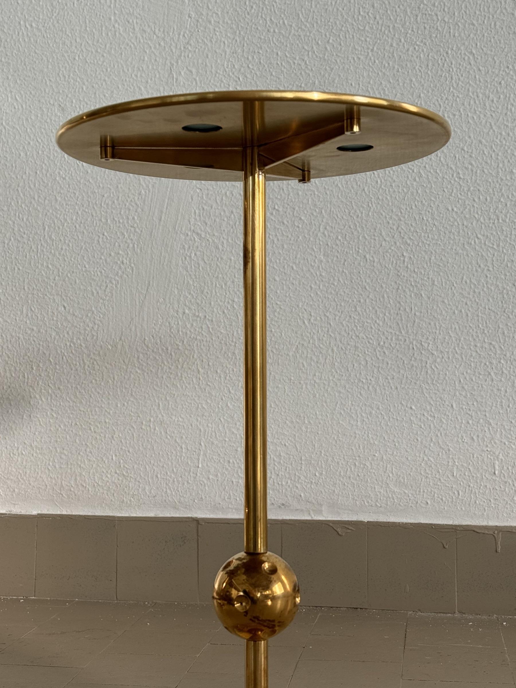 Mesa auxiliar italiana Osvaldo Borsani T1 en latón y cristal amarillo, años 50 4
