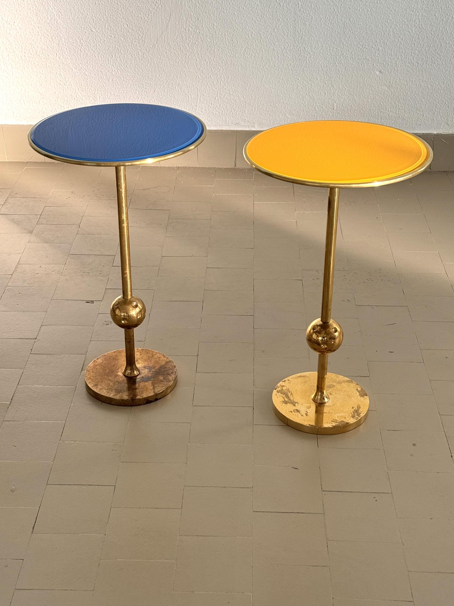Mesa auxiliar italiana Osvaldo Borsani T1 en latón y cristal amarillo, años 50 6
