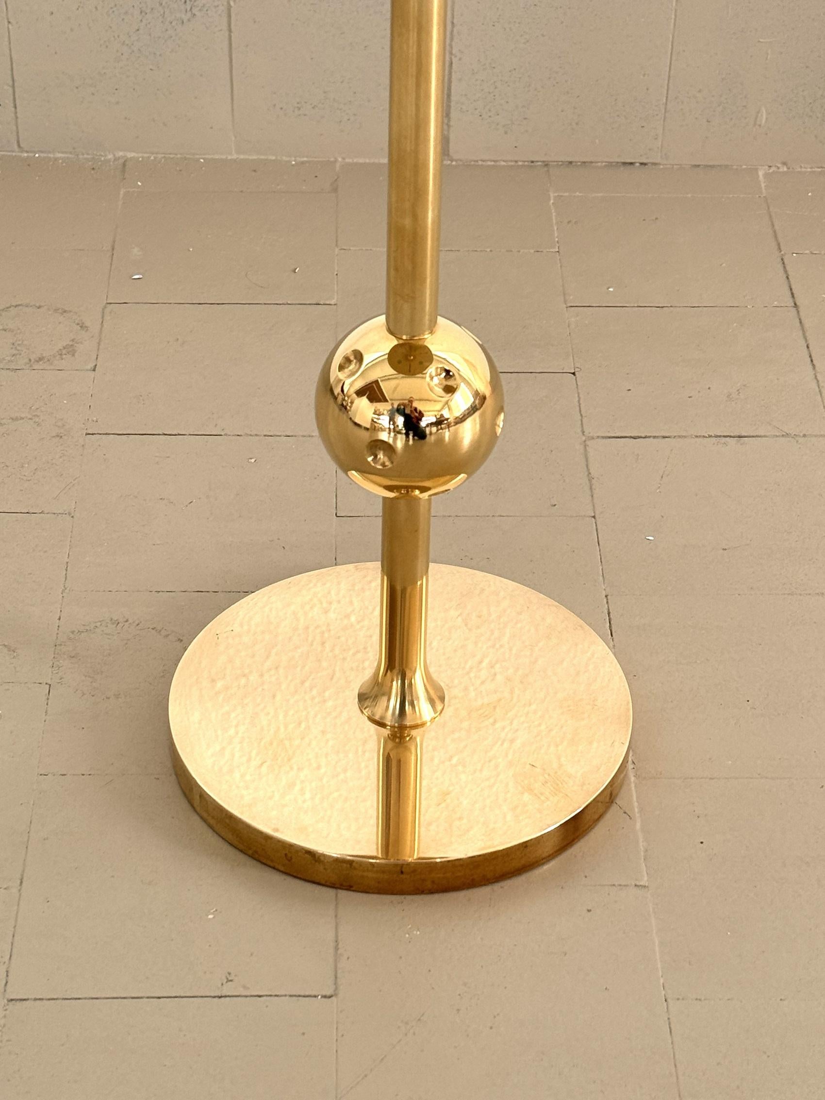 Table d'appoint italienne Osvaldo Borsani T1 en laiton et verre rouge, années 1950 en vente 4