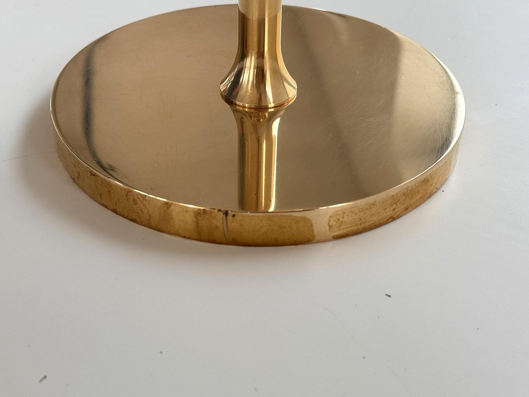 Table d'appoint italienne Osvaldo Borsani T1 en laiton et verre rouge, années 1950 en vente 6