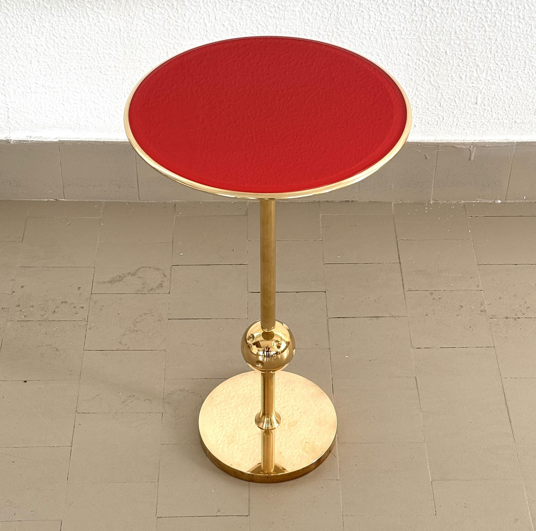 Table d'appoint italienne Osvaldo Borsani T1 en laiton et verre rouge, années 1950 en vente 7