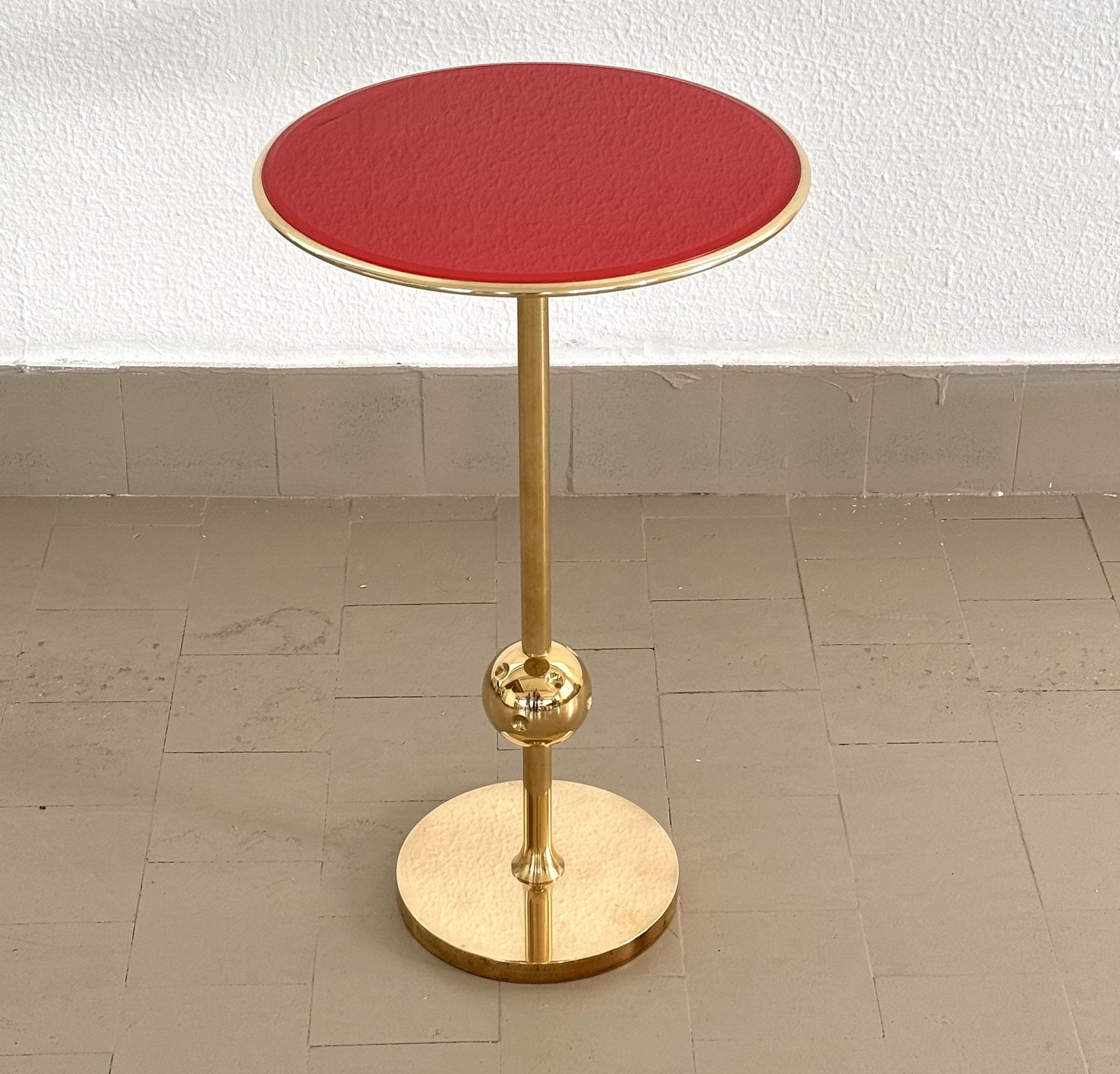 Table d'appoint italienne Osvaldo Borsani T1 en laiton et verre rouge, années 1950 en vente 1