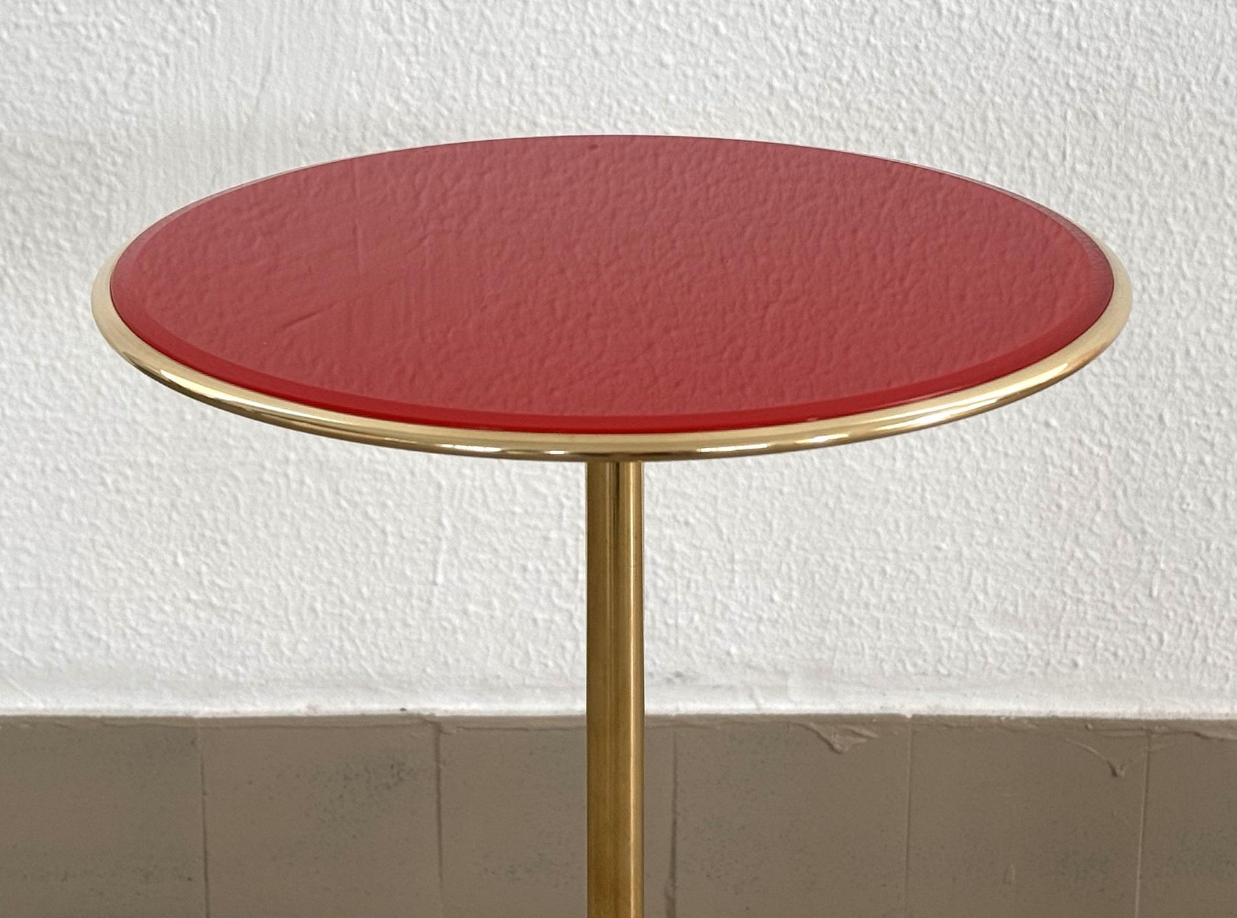 Table d'appoint italienne Osvaldo Borsani T1 en laiton et verre rouge, années 1950 en vente 3
