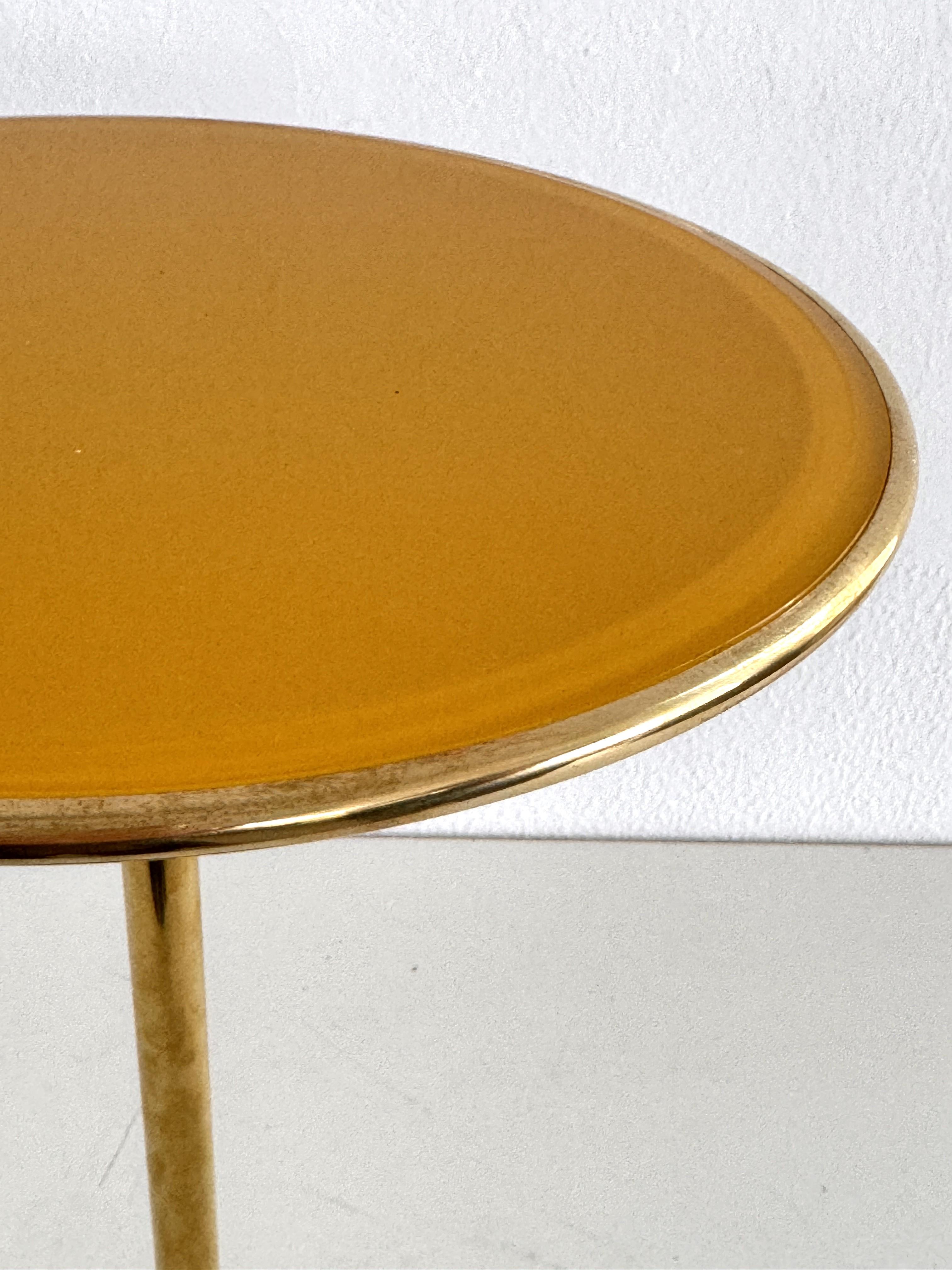 Laiton Osvaldo Borsani Italian Side Table T1 in Brass and Yellow Glass, 1950s en vente