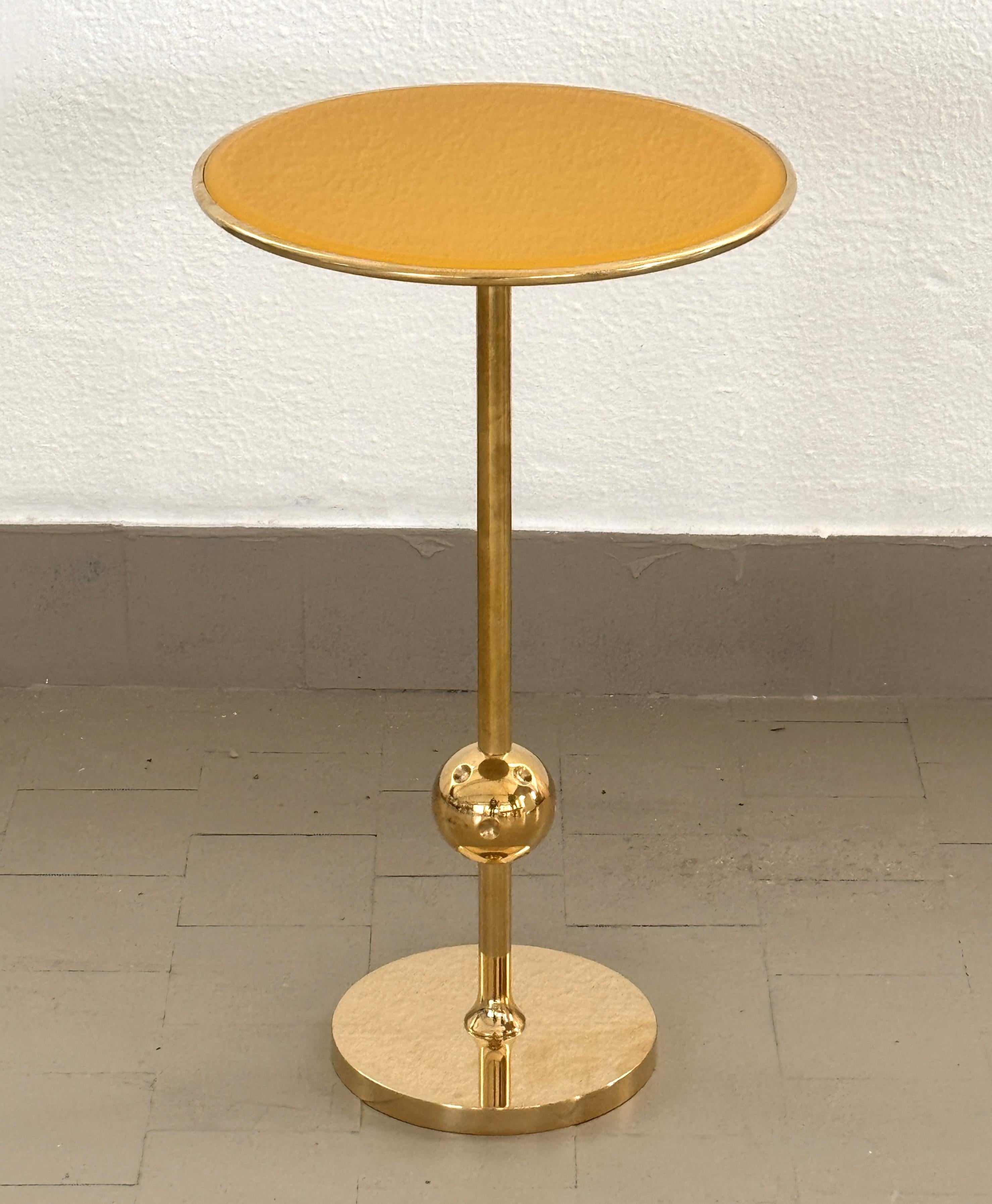 Osvaldo Borsani Italian Side Table T1 in Brass and Yellow Glass, 1950s en vente 1