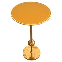 Mesa auxiliar italiana Osvaldo Borsani T1 en latón y cristal amarillo, años 50