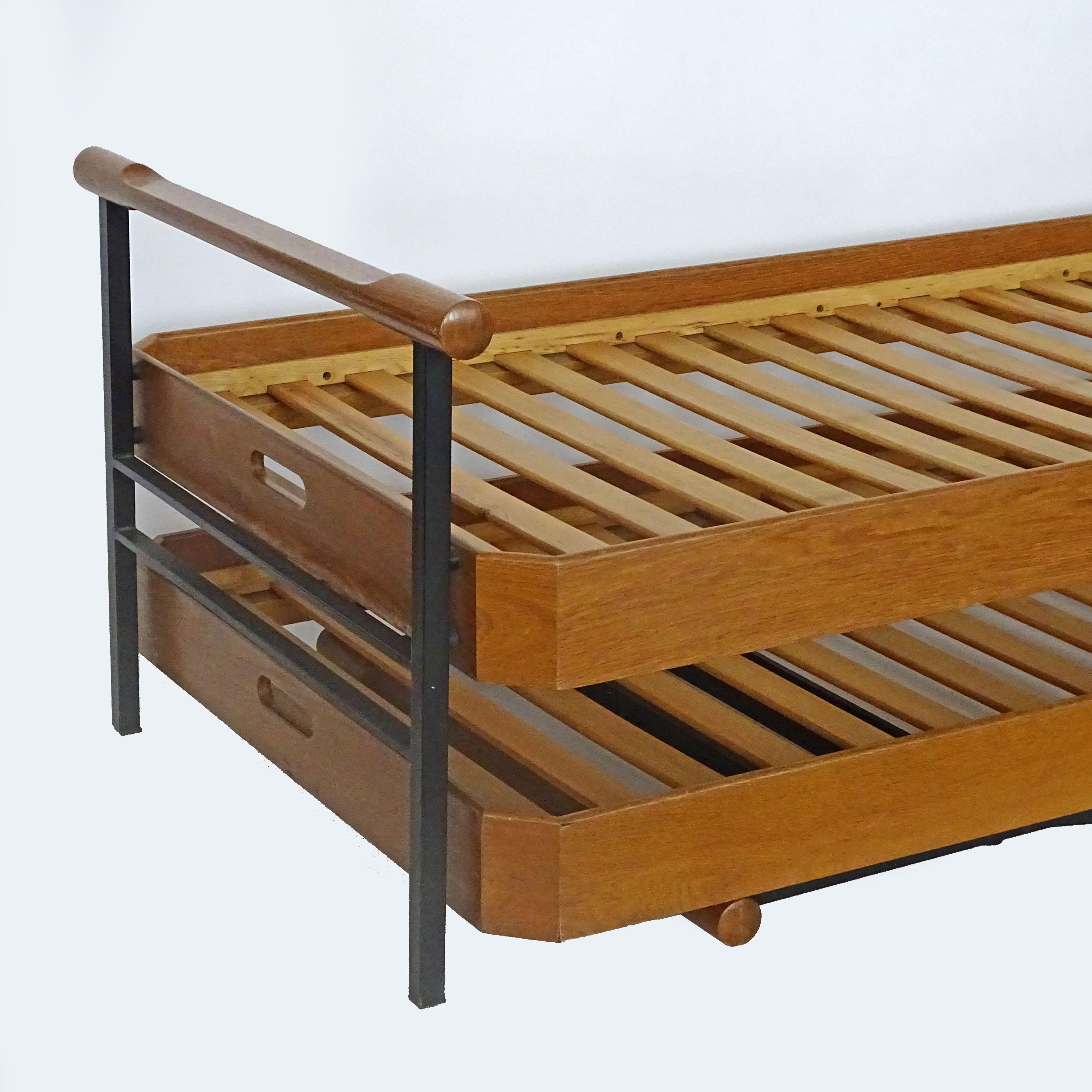 Osvaldo Borsani L75 Trundel Bed / Daybed for Tecno, Italy 1963
In natural wood and black lacquered metal.
The bottom bed slides out on wooden ball wheels to reveal a second bed.
Presented at the XIII Triennale of Milan 1965
Reference: G. Gramigna,