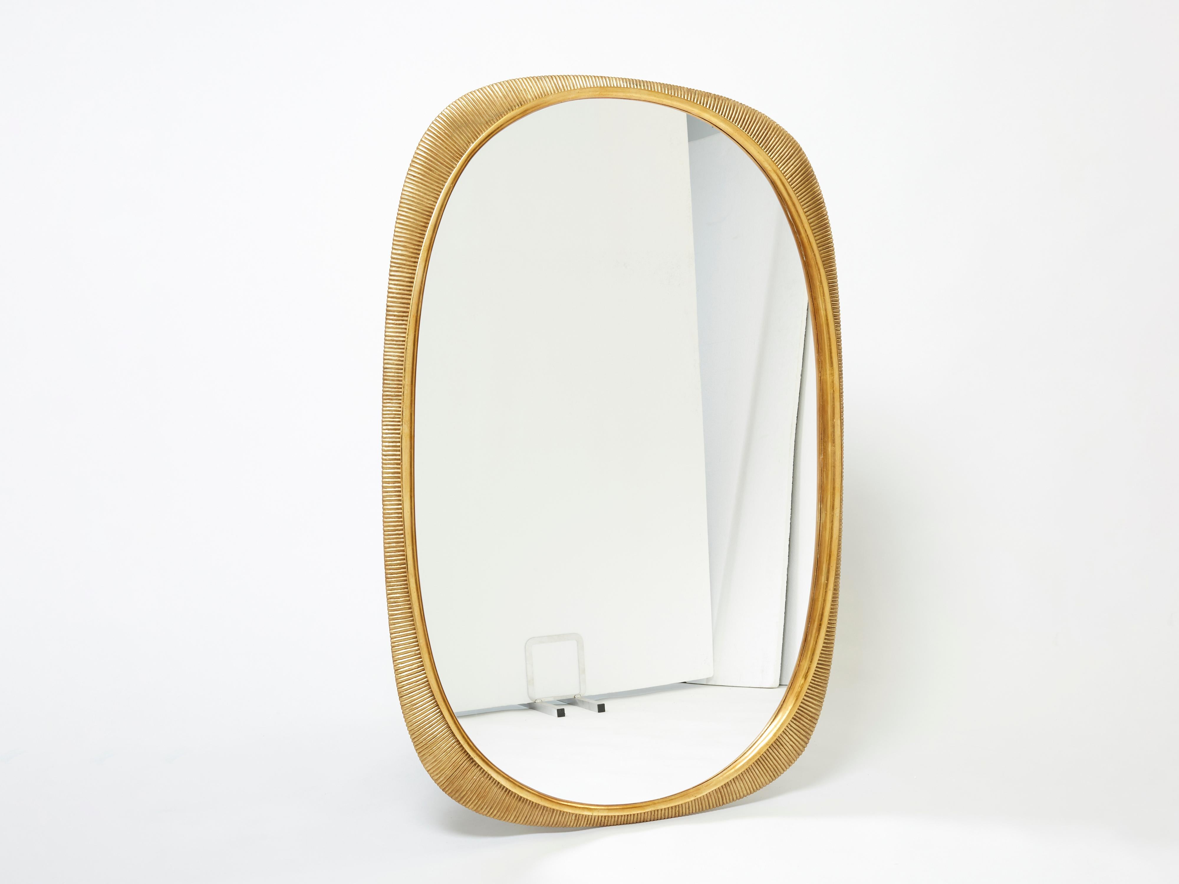 With its strong geometric design, this statement gilded wood mirror was designed by Italian designer Osvaldo Borsani around 1953 - 1954. The curved wood details are just amazing, figuring sunbeams,in the pure Italian Mid-Century sophisticated style.