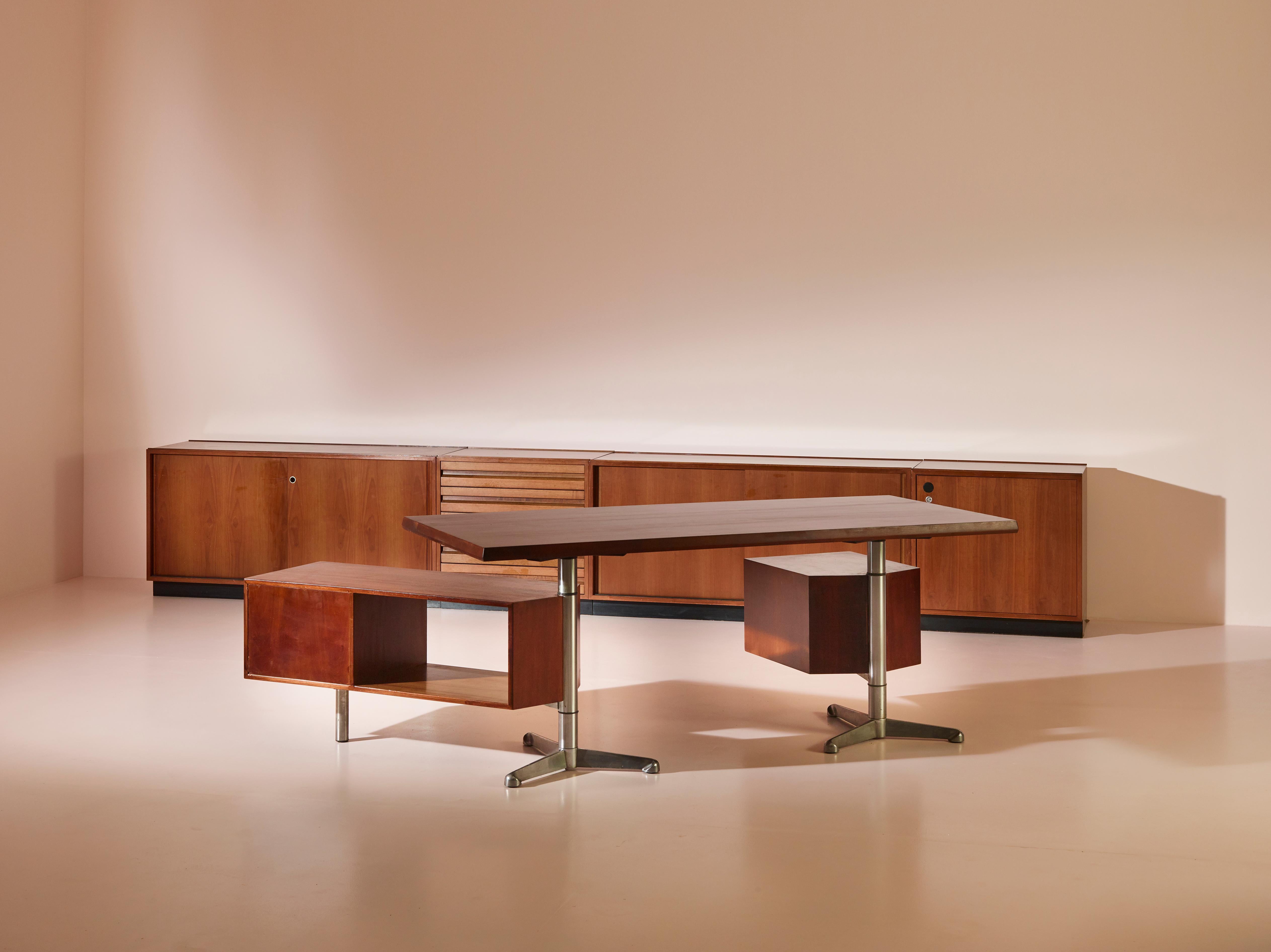 Osvaldo Borsani large modular credenza for Tecno Spa, Italy 1950s For Sale 11