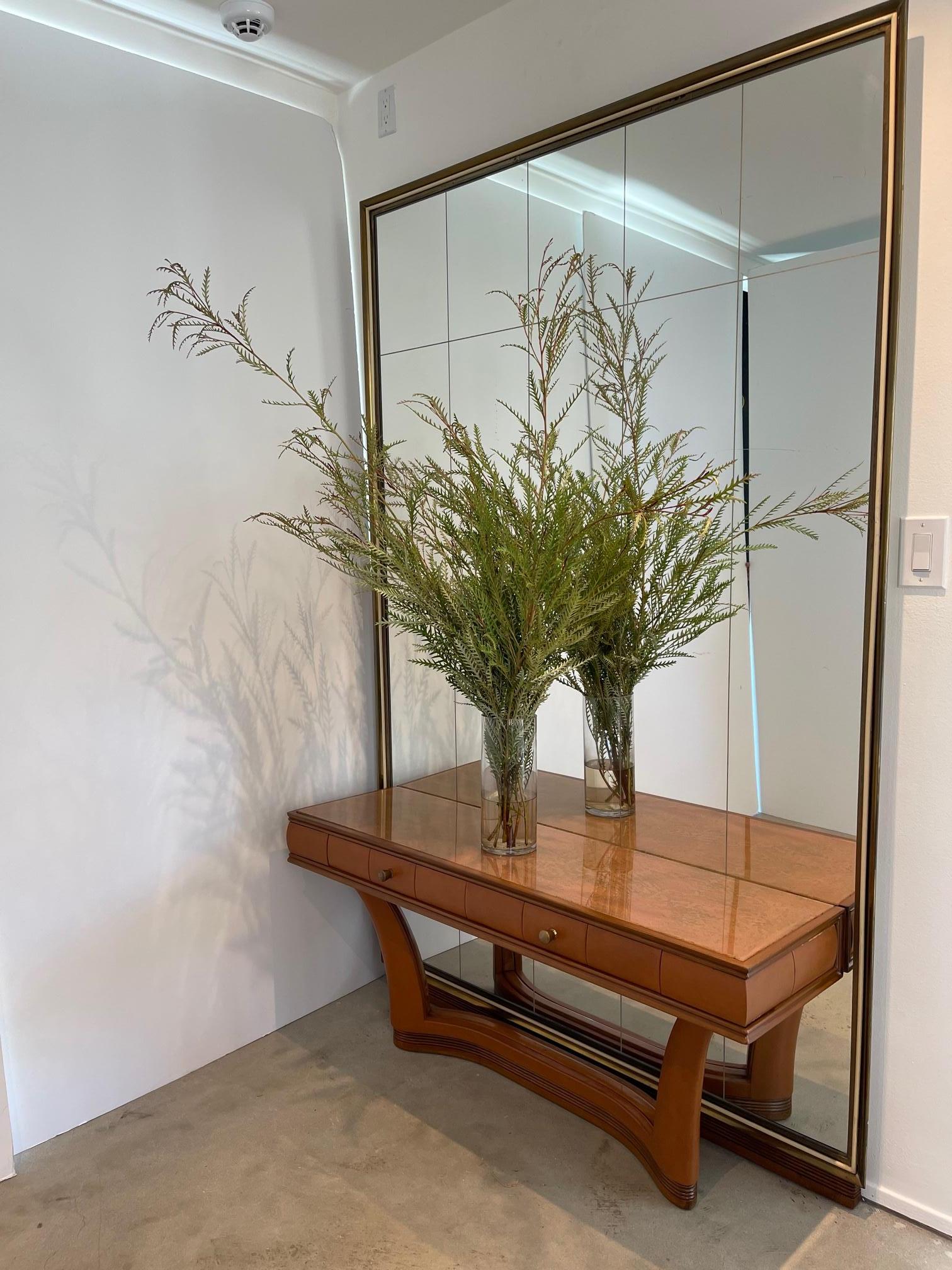 Console miroir en cuir Osvaldo Borsani en vente 6