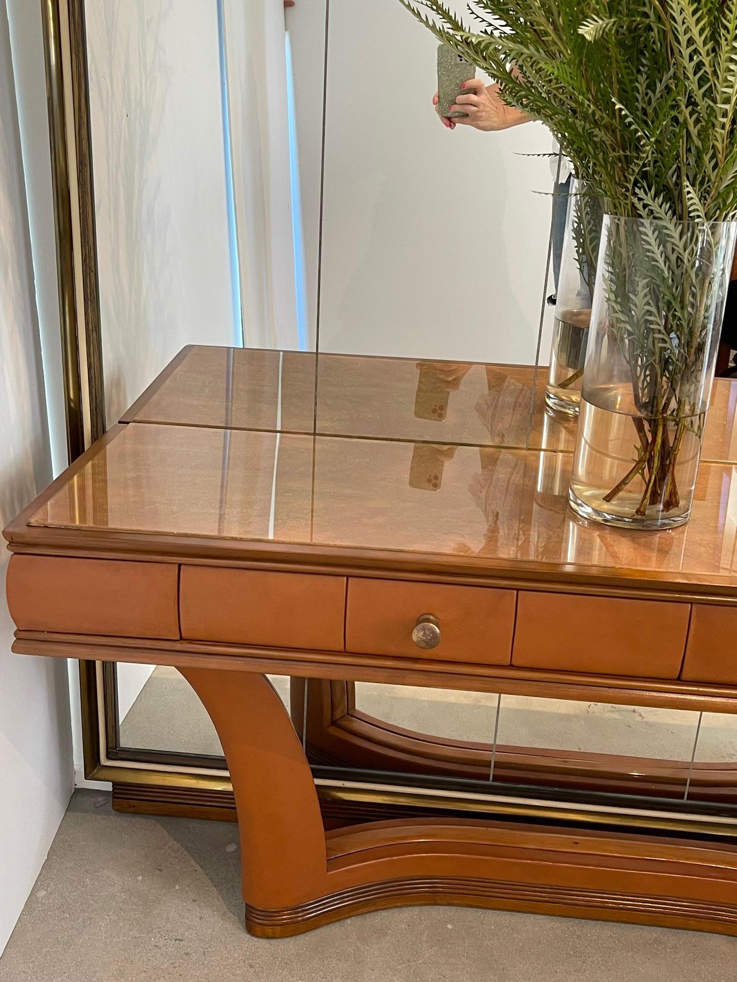 Milieu du XXe siècle Console miroir en cuir Osvaldo Borsani en vente