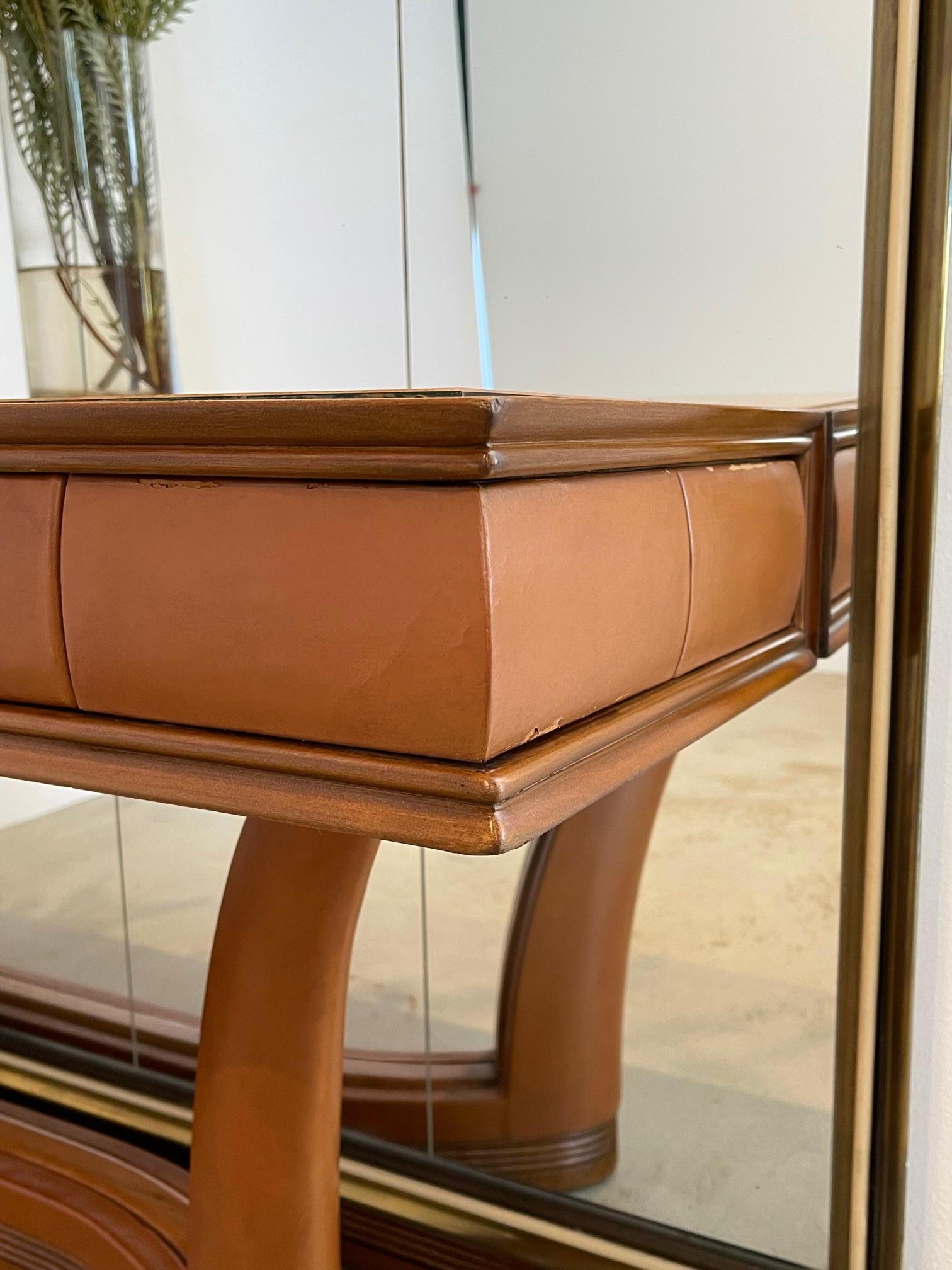 Console miroir en cuir Osvaldo Borsani en vente 2