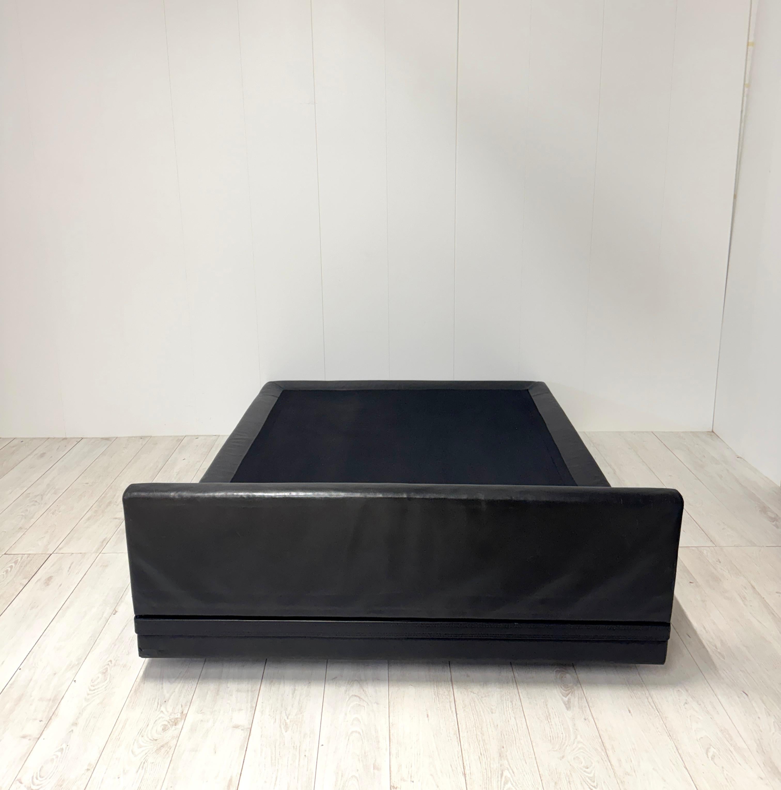 Osvaldo Borsani, Bed mod. L150, prod. Techno, 1967 4