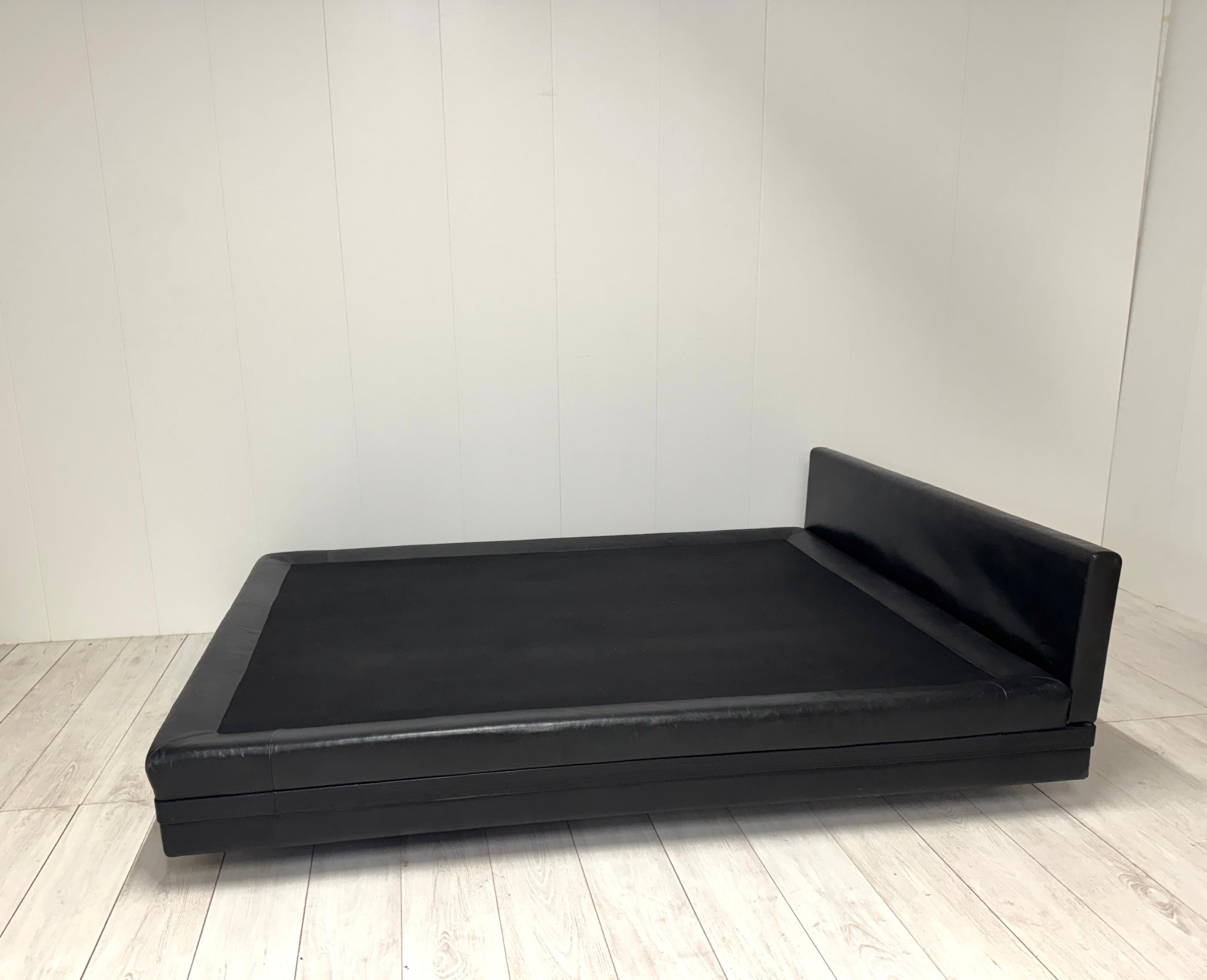 Osvaldo Borsani, Bed mod. L150, prod. Techno, 1967 5