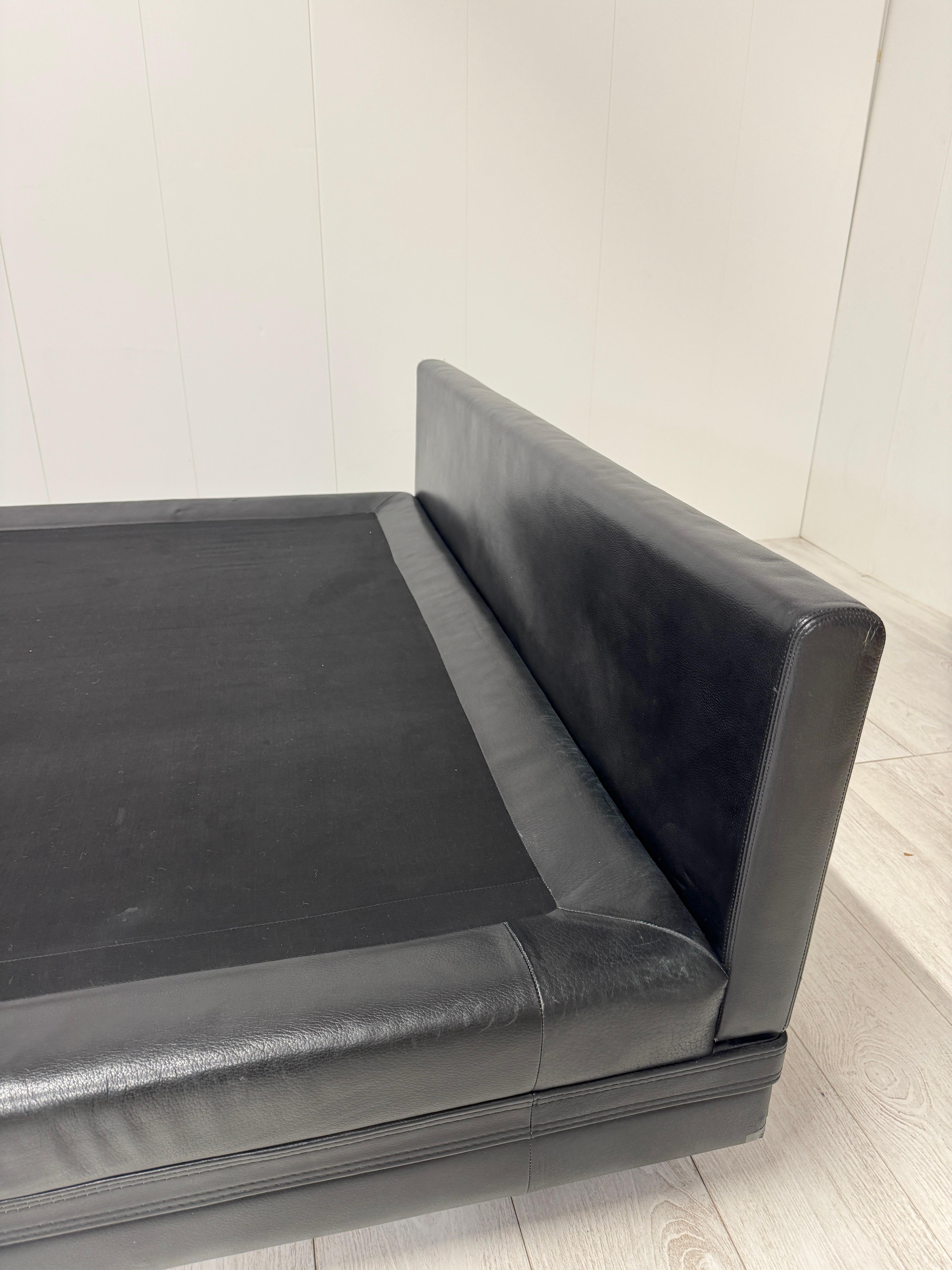 Osvaldo Borsani, Bed mod. L150, prod. Techno, 1967 8