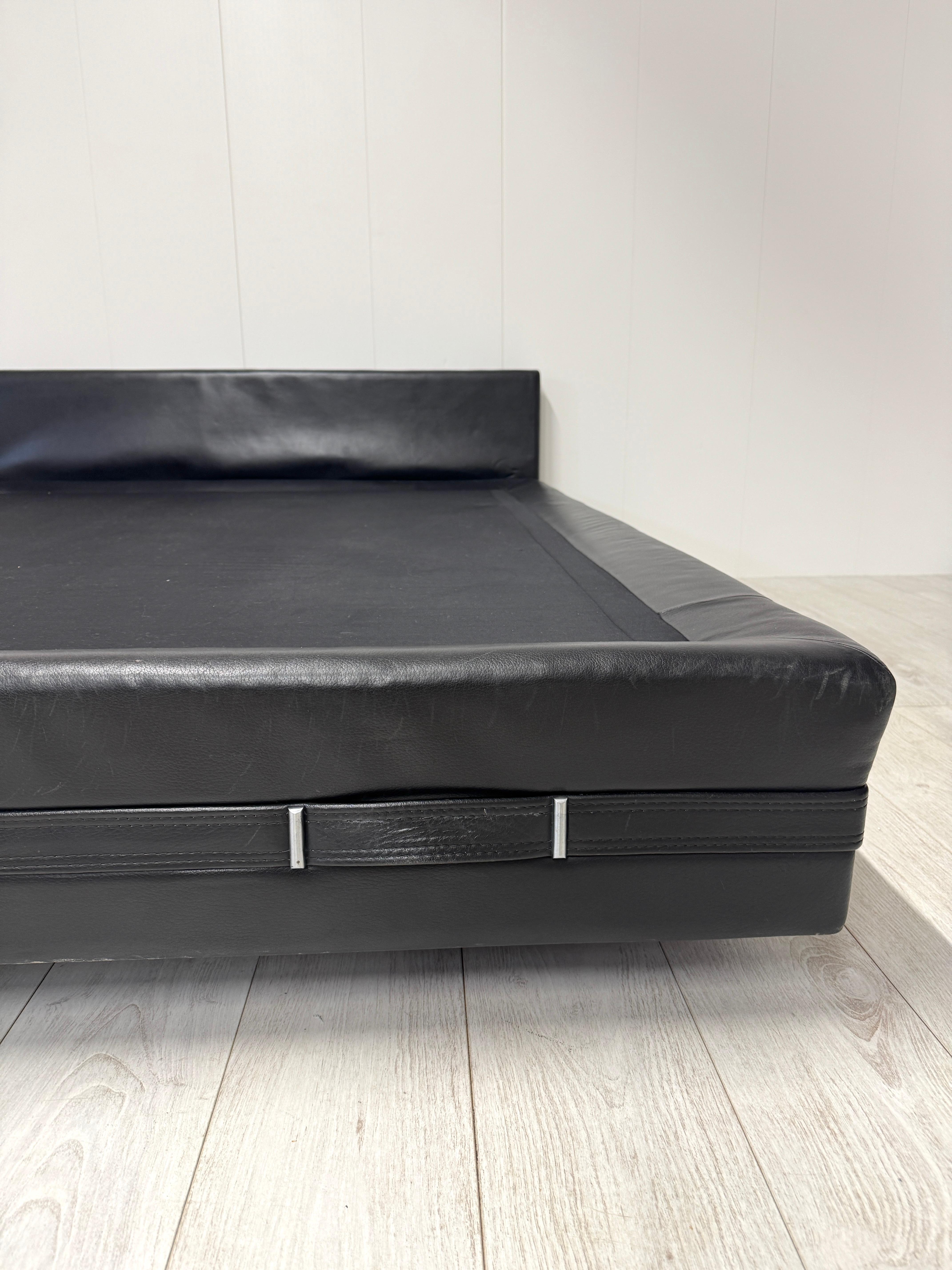 Mid-20th Century Osvaldo Borsani, Bed mod. L150, prod. Techno, 1967