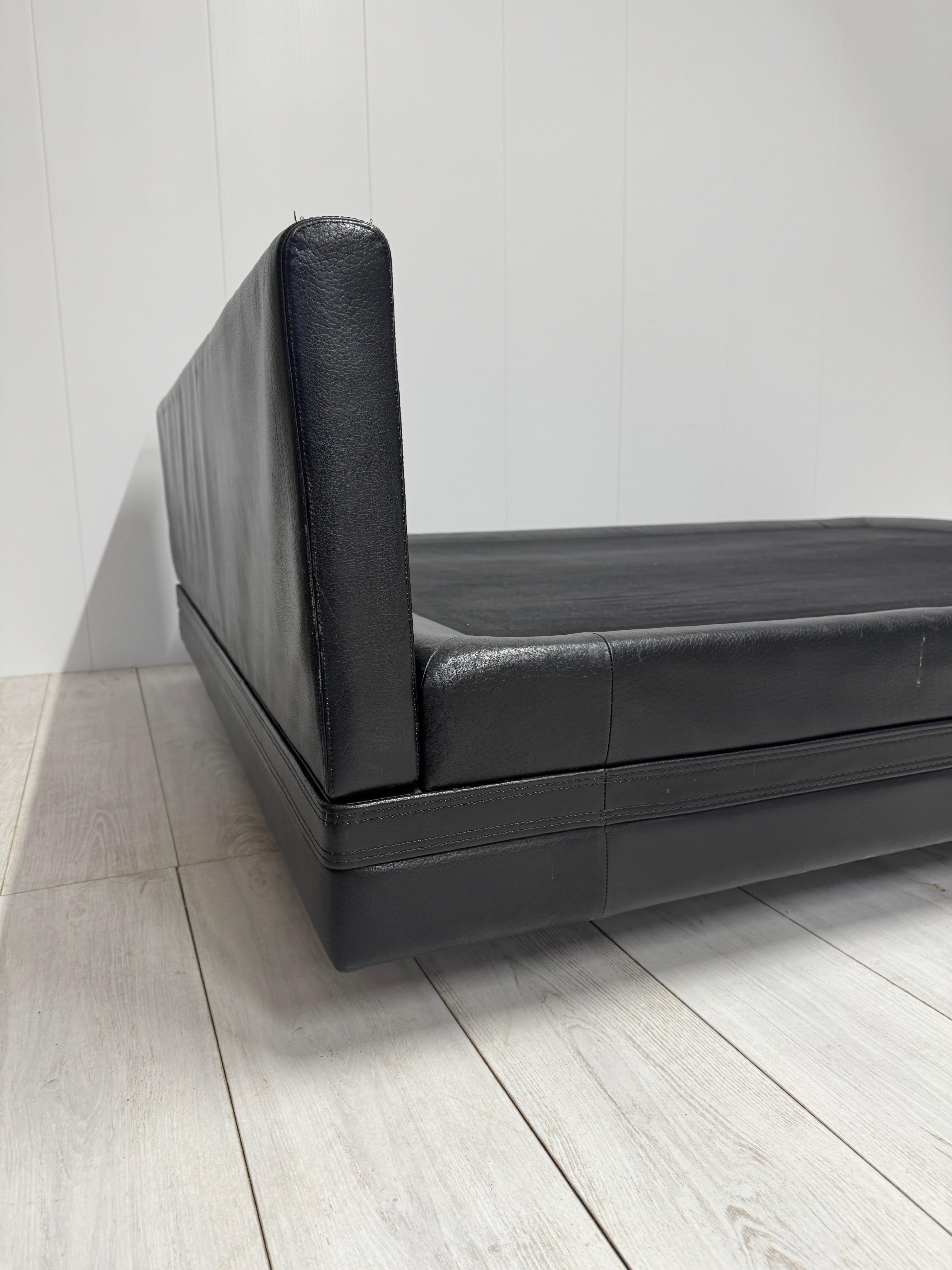 Osvaldo Borsani, Bed mod. L150, prod. Techno, 1967 2