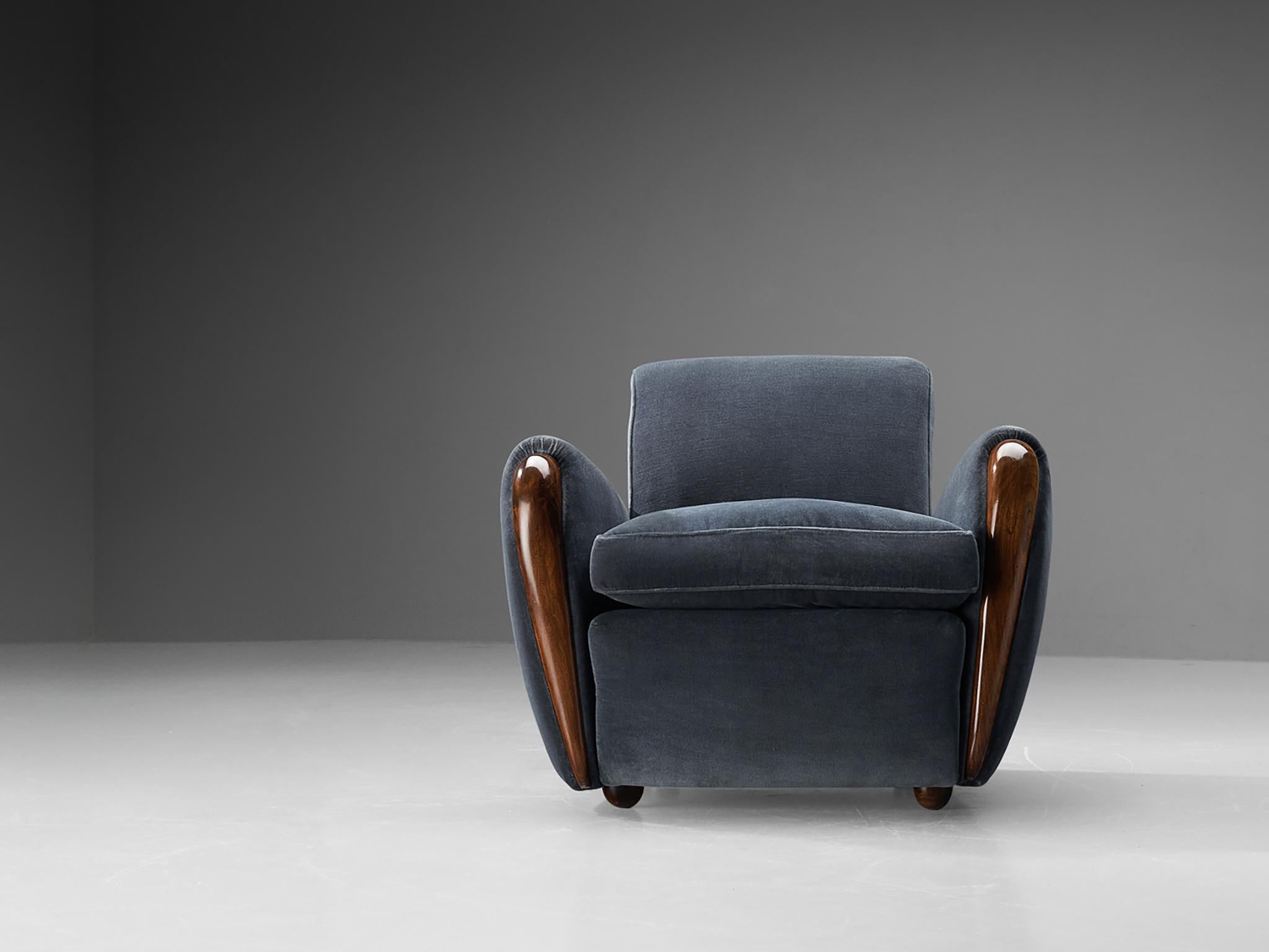 Osvaldo Borsani Lounge Chair in Walnut and Blue Velvet In Good Condition In Waalwijk, NL