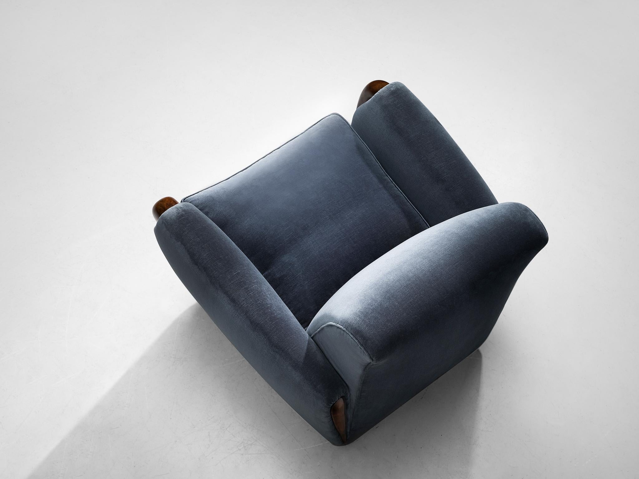 Osvaldo Borsani Lounge Chair in Walnut and Blue Velvet  For Sale 3