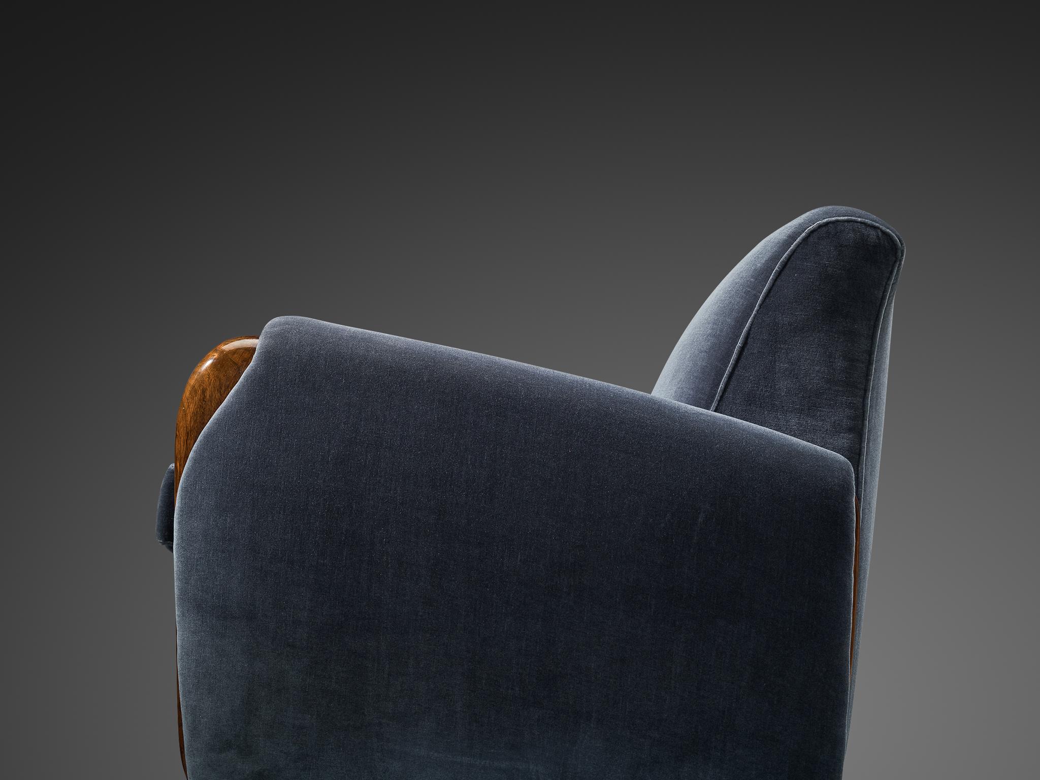 Osvaldo Borsani Lounge Chairs in Walnut and Blue Velvet  For Sale 2
