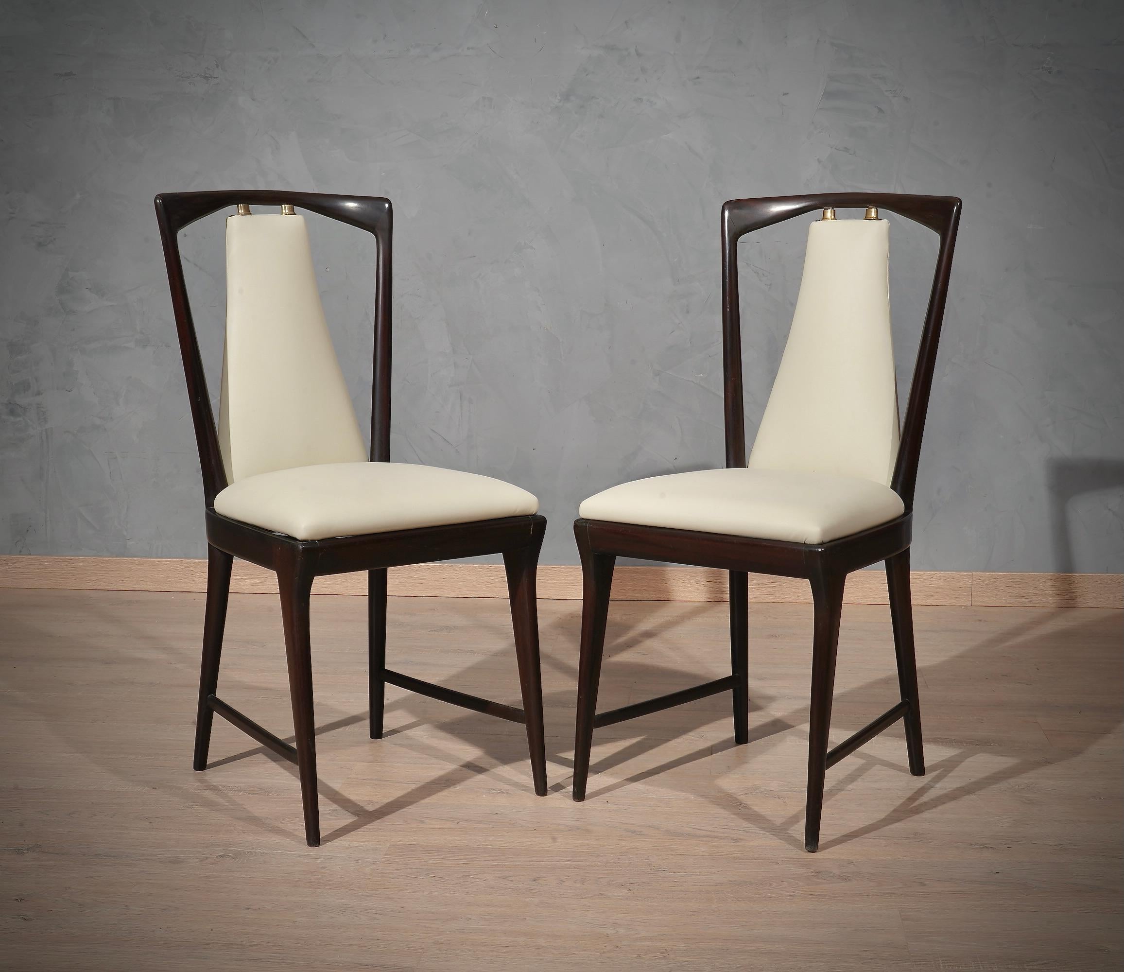 Innovative, for a design that is still contemporary today, I would dare to say an eternally brilliant shape. Precious mahogany wood material. In the true style of Osvaldo Borsani in the middle of the century.

The 6 chairs are made of a structure