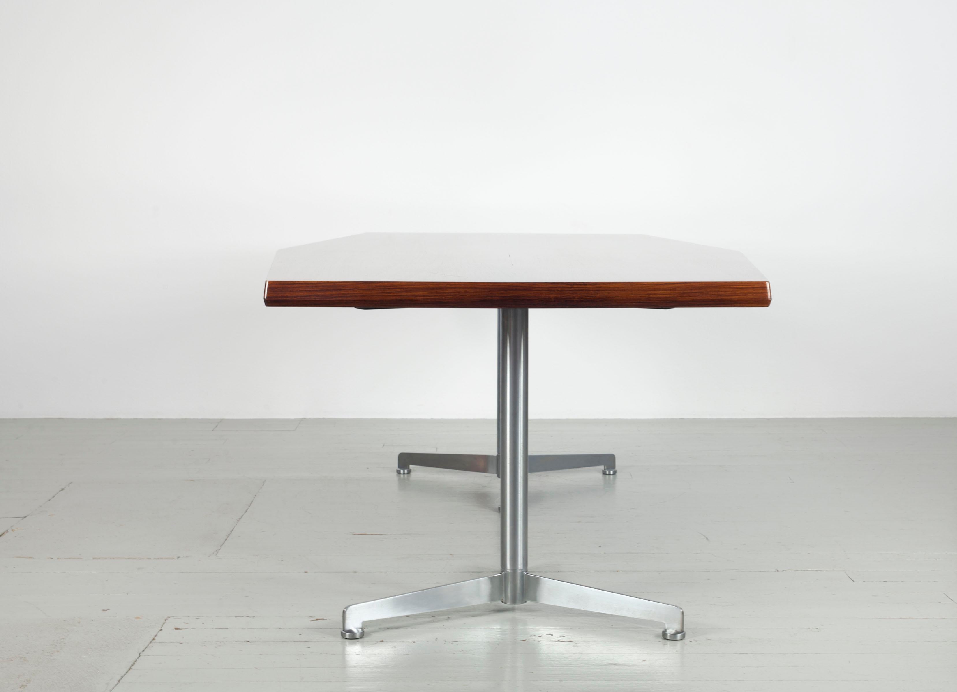This Italian table was designed by Osvaldo Borsani and manufactured by Tecno in the 1960s. Apart from the table legs, which are made of polished aluminium, the table is made of rosewood. Due to its style, it can be used in many ways, for example as
