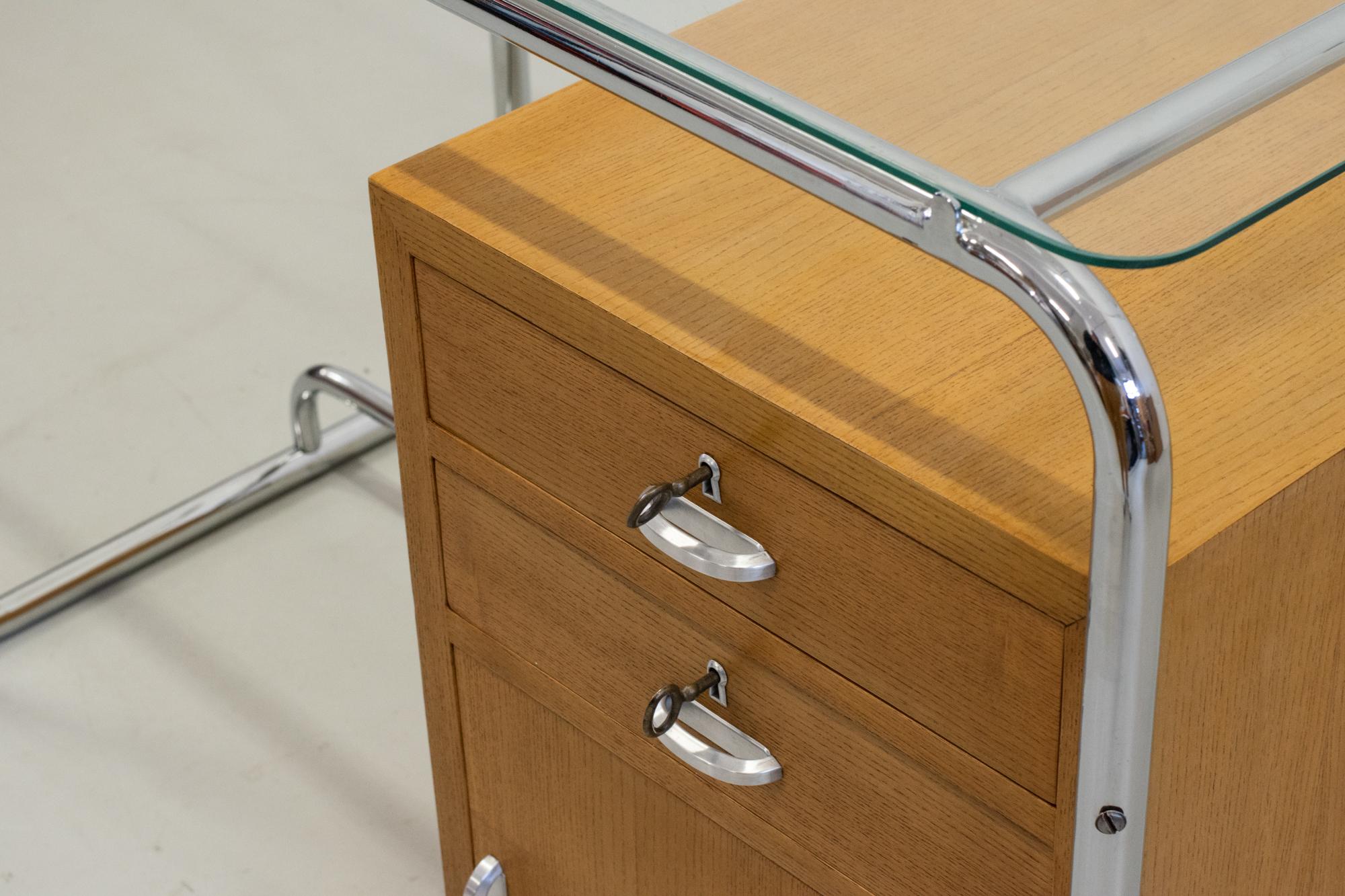 Scrivania di metà secolo di Osvaldo Borsani con cassetti in metallo, vetro e wood 1930 in vendita 3