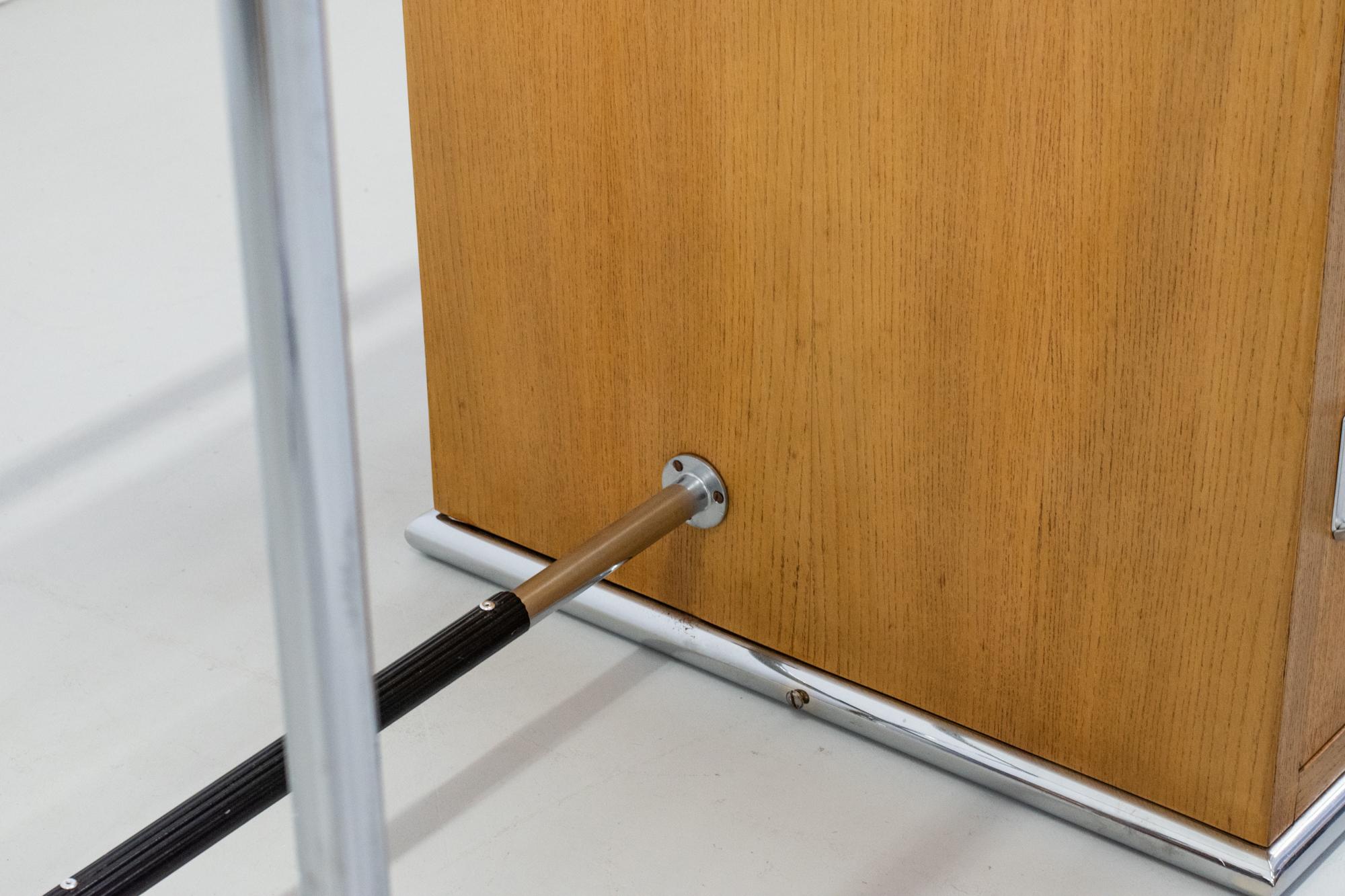 Scrivania di metà secolo di Osvaldo Borsani con cassetti in metallo, vetro e wood 1930 in vendita 6