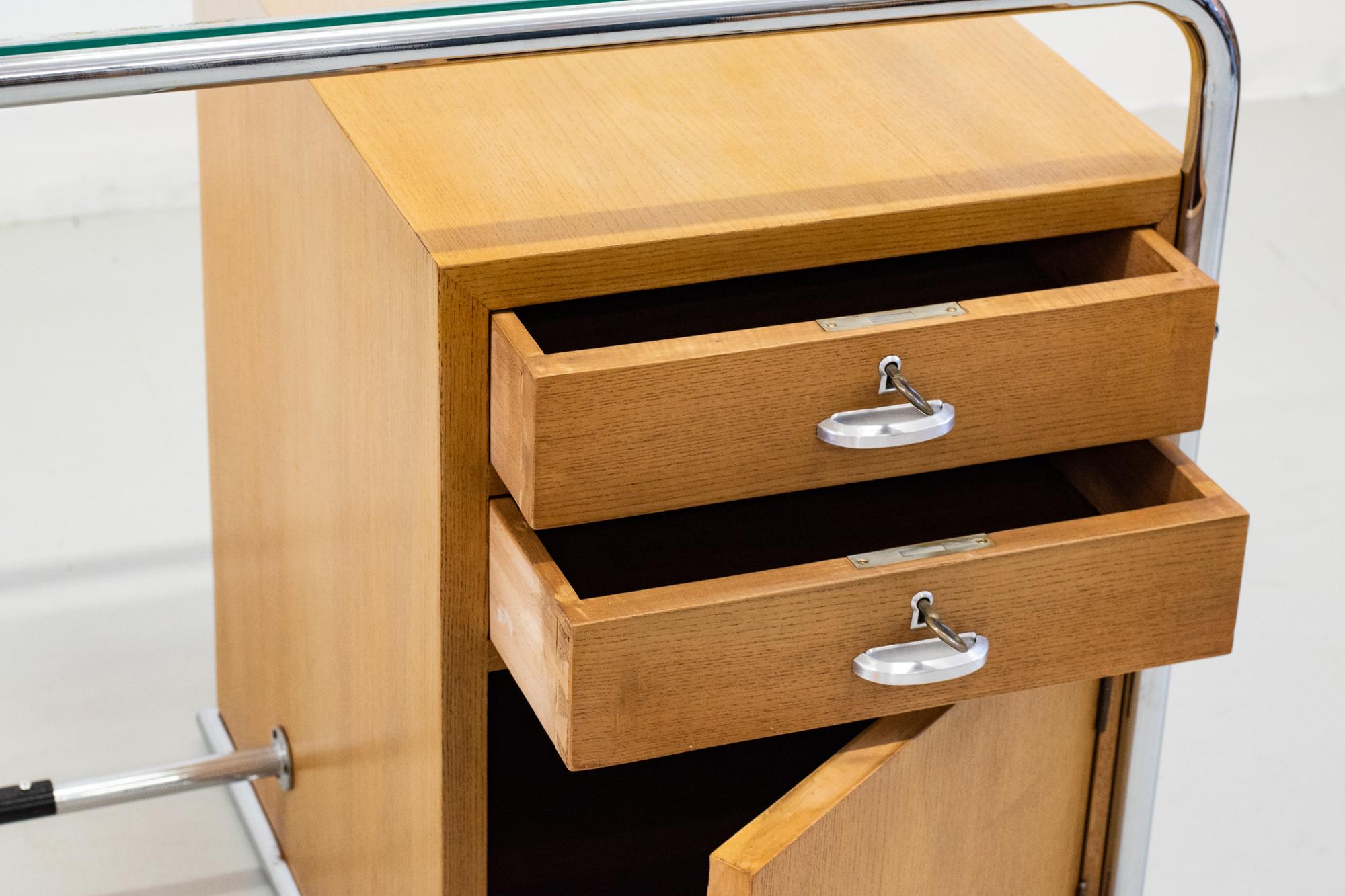 Scrivania di metà secolo di Osvaldo Borsani con cassetti in metallo, vetro e wood 1930 in vendita 9