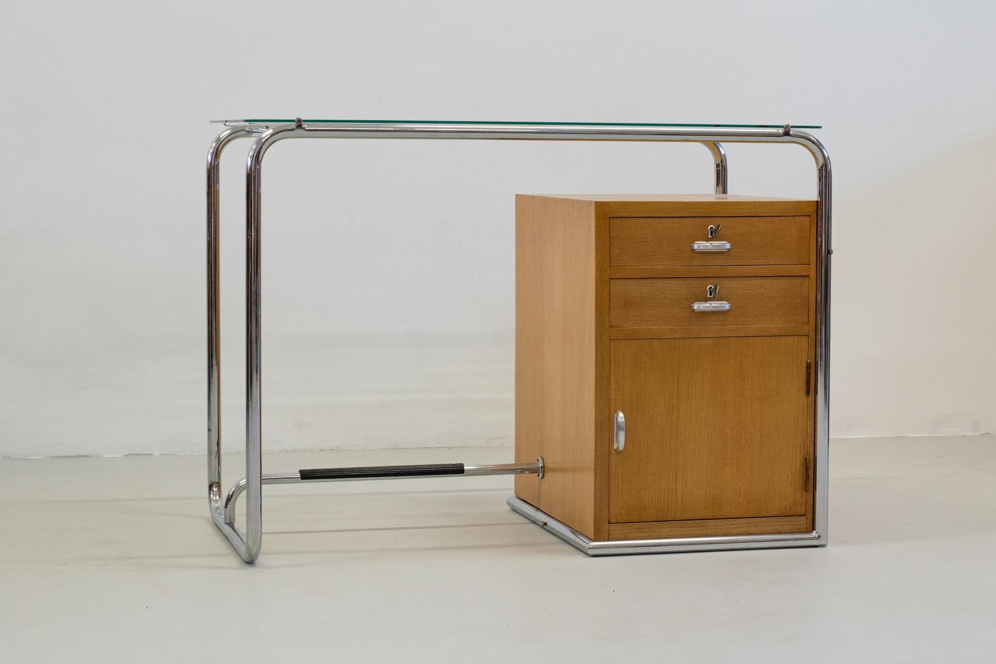 Mid-Century moderno Scrivania di metà secolo di Osvaldo Borsani con cassetti in metallo, vetro e wood 1930 in vendita