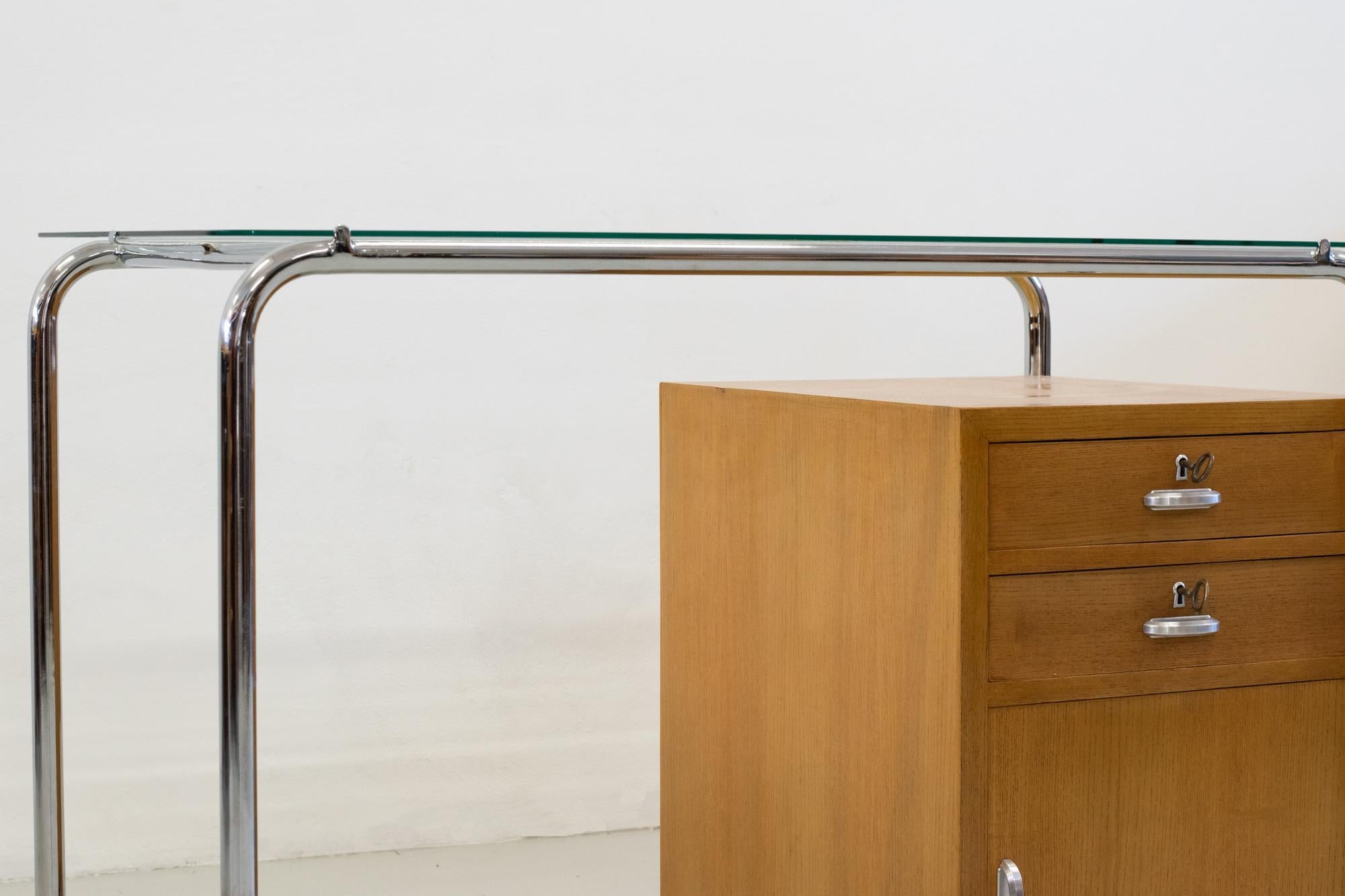 Metallo Scrivania di metà secolo di Osvaldo Borsani con cassetti in metallo, vetro e wood 1930 in vendita