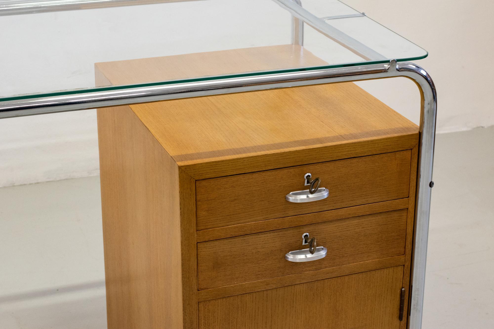 Scrivania di metà secolo di Osvaldo Borsani con cassetti in metallo, vetro e wood 1930 in vendita 1