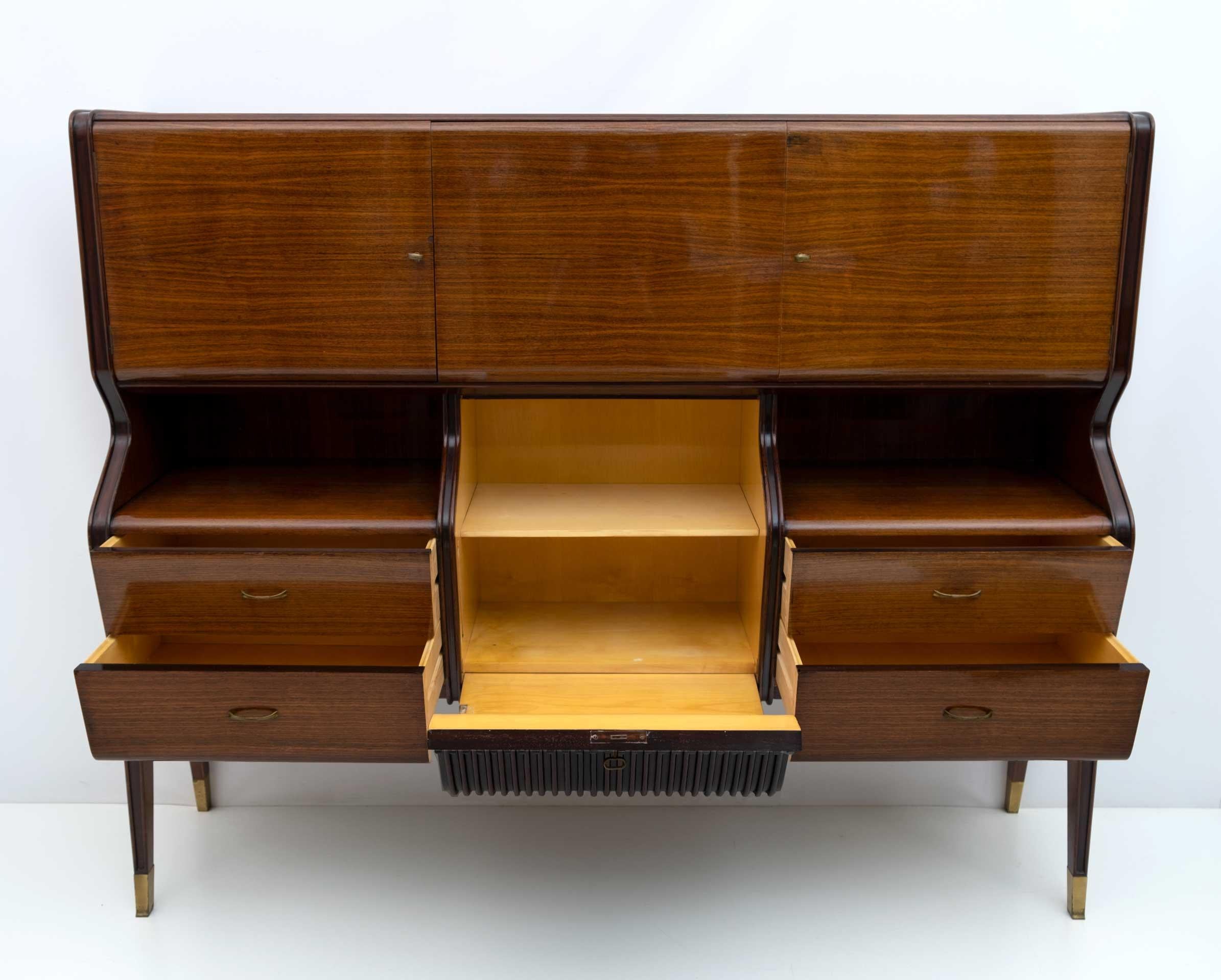 Osvaldo Borsani Modernes italienisches Sideboard mit Barschrank aus der Mitte des Jahrhunderts, 1950er Jahre im Angebot 1