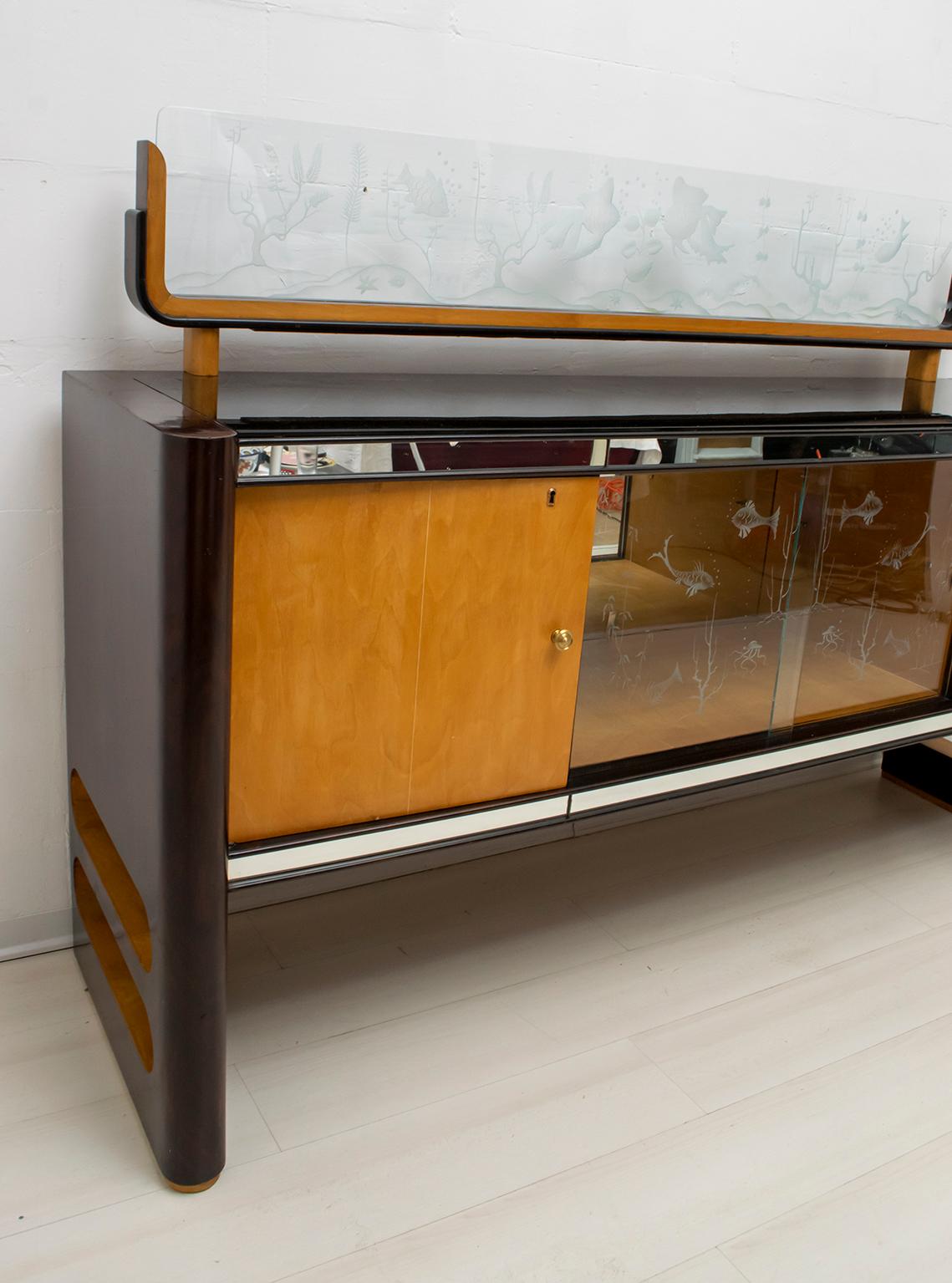 Osvaldo Borsani Mid-Century Modern Italian Walnut and Maple Sideboard, 1950s For Sale 5