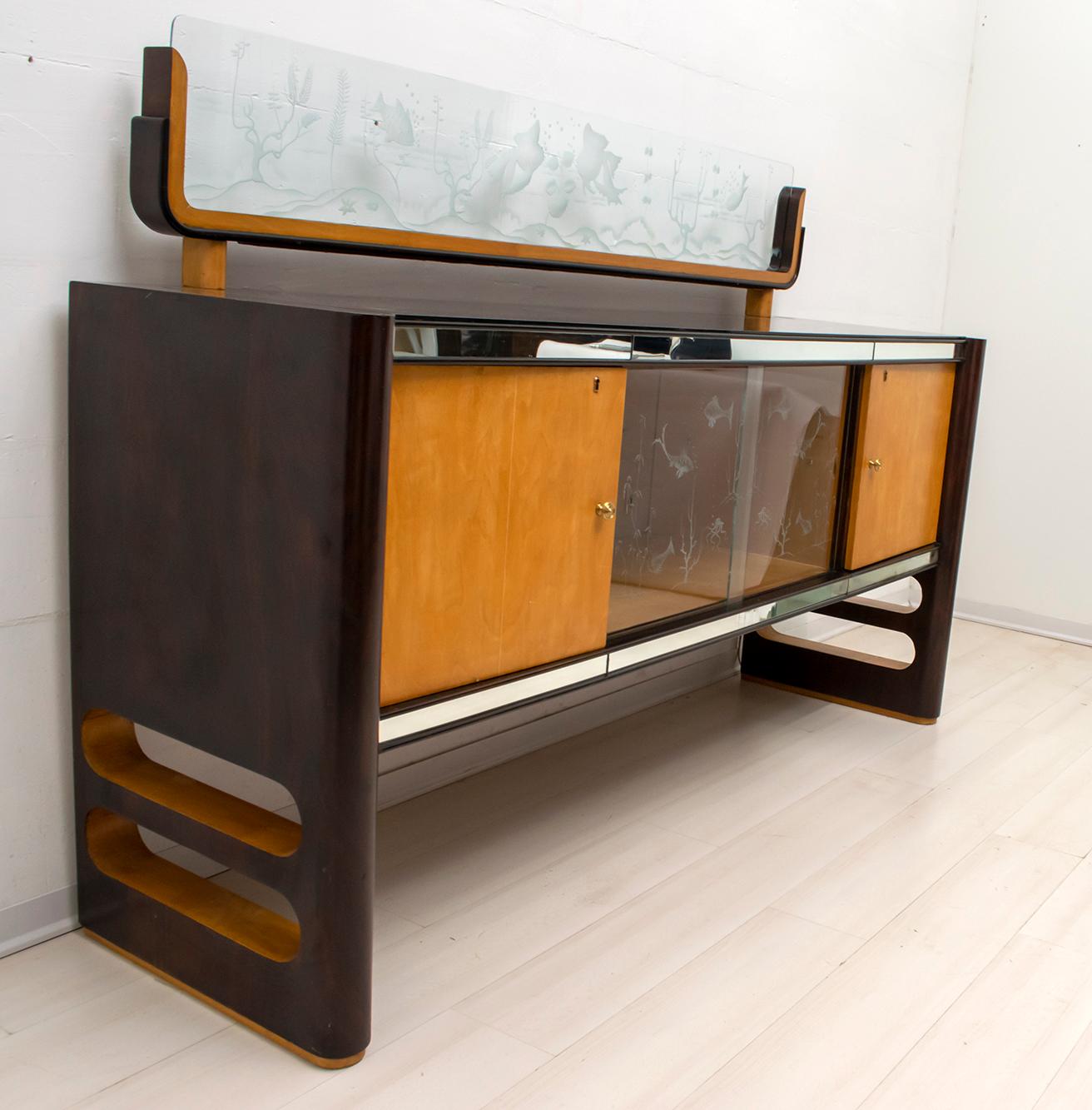 Osvaldo Borsani Mid-Century Modern Italian Walnut and Maple Sideboard, 1950s For Sale 6