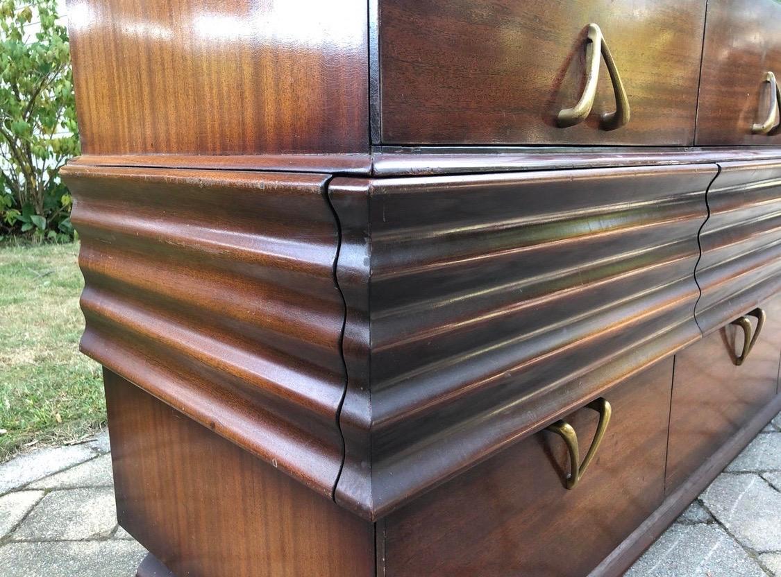 Osvaldo Borsani Mid-Century Modern Wishbone Walnut Dresser Chest of Drawers In Good Condition In West Hartford, CT