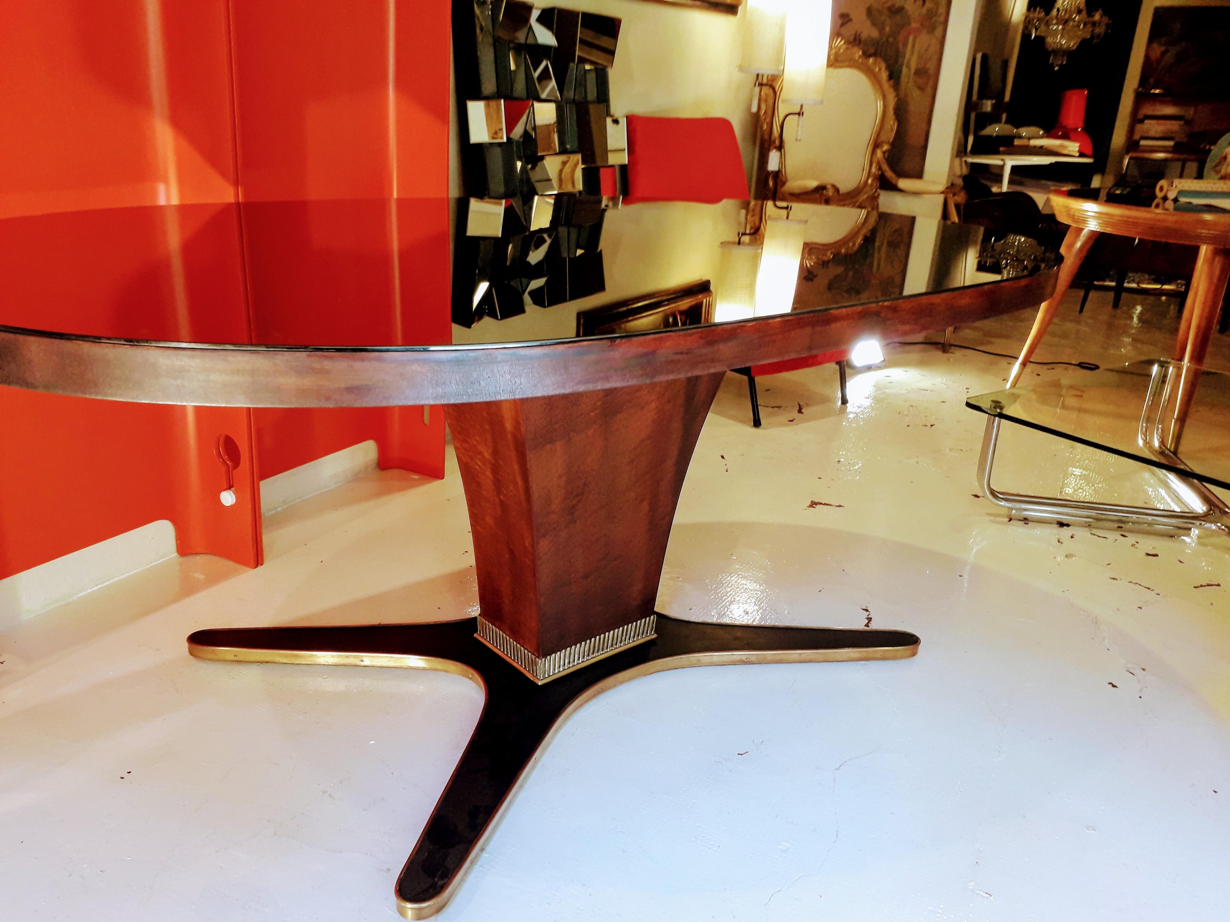 Oval table attributed to Osvaldo Borsani. Designed in the 1950s 
Wood, brass and mirror glass top.