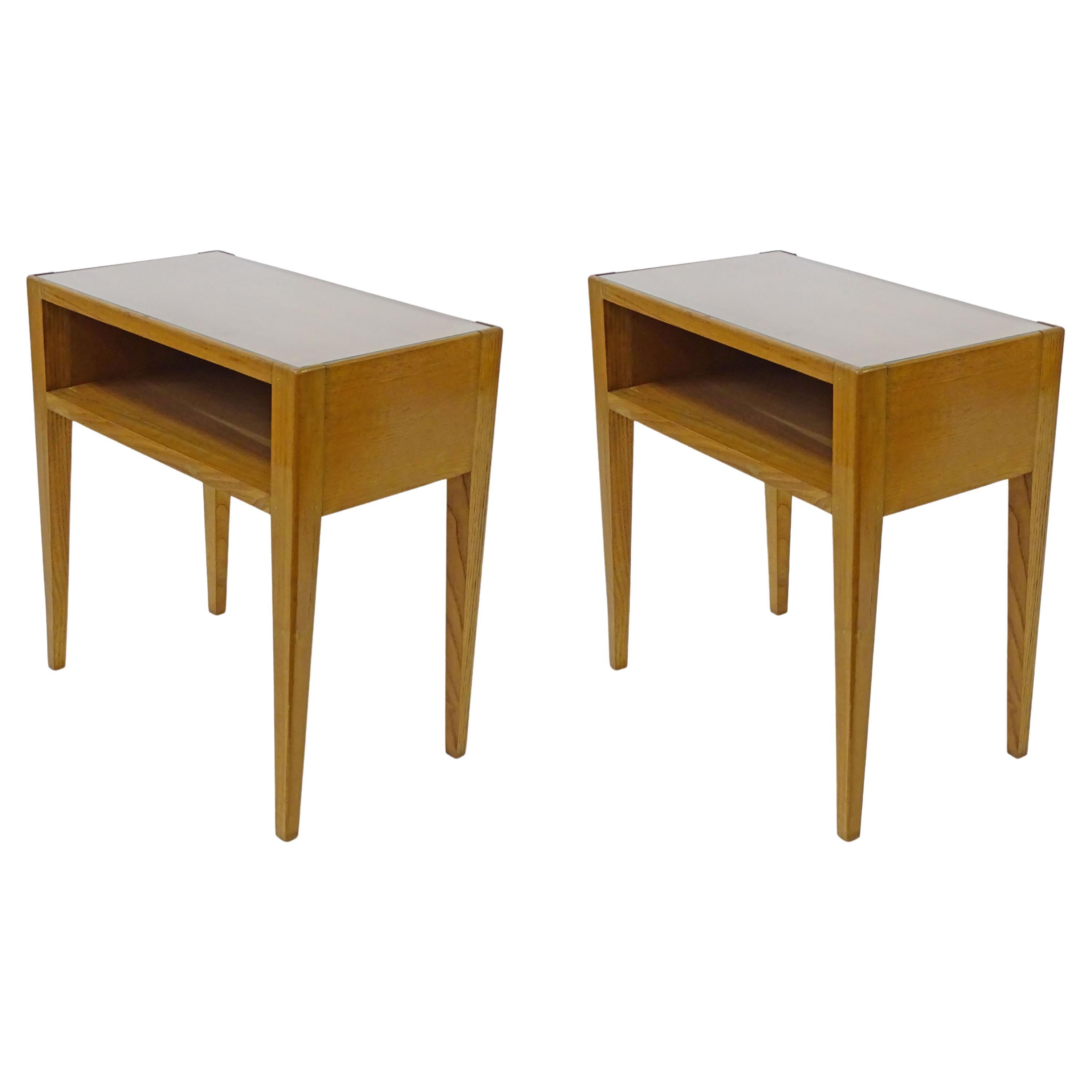 Osvaldo Borsani minimal pair of bedside tables in wood, Italy 1940s