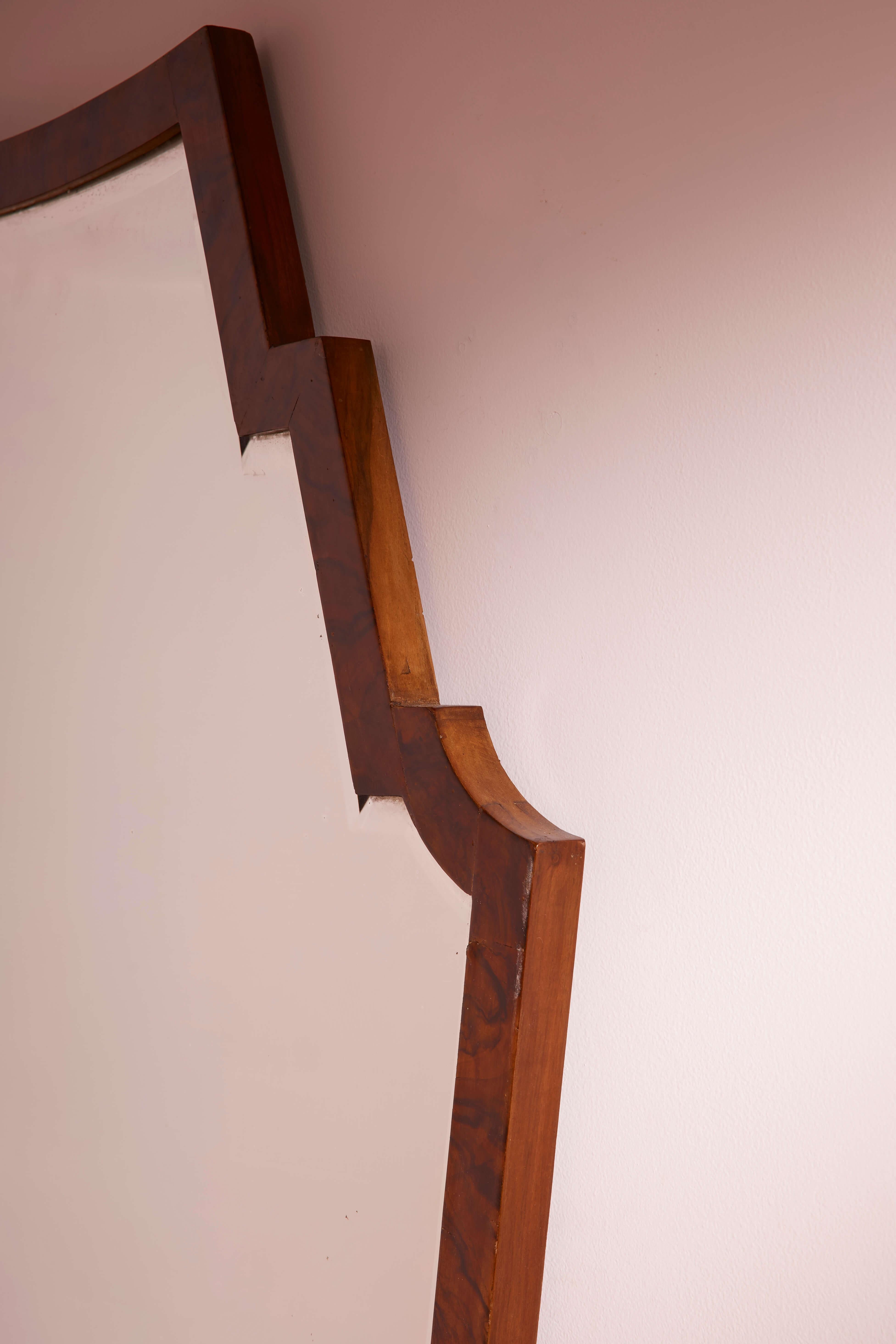 Mirror with walnut frame and shaped mirrored glass, Italy, 1940s For Sale 3