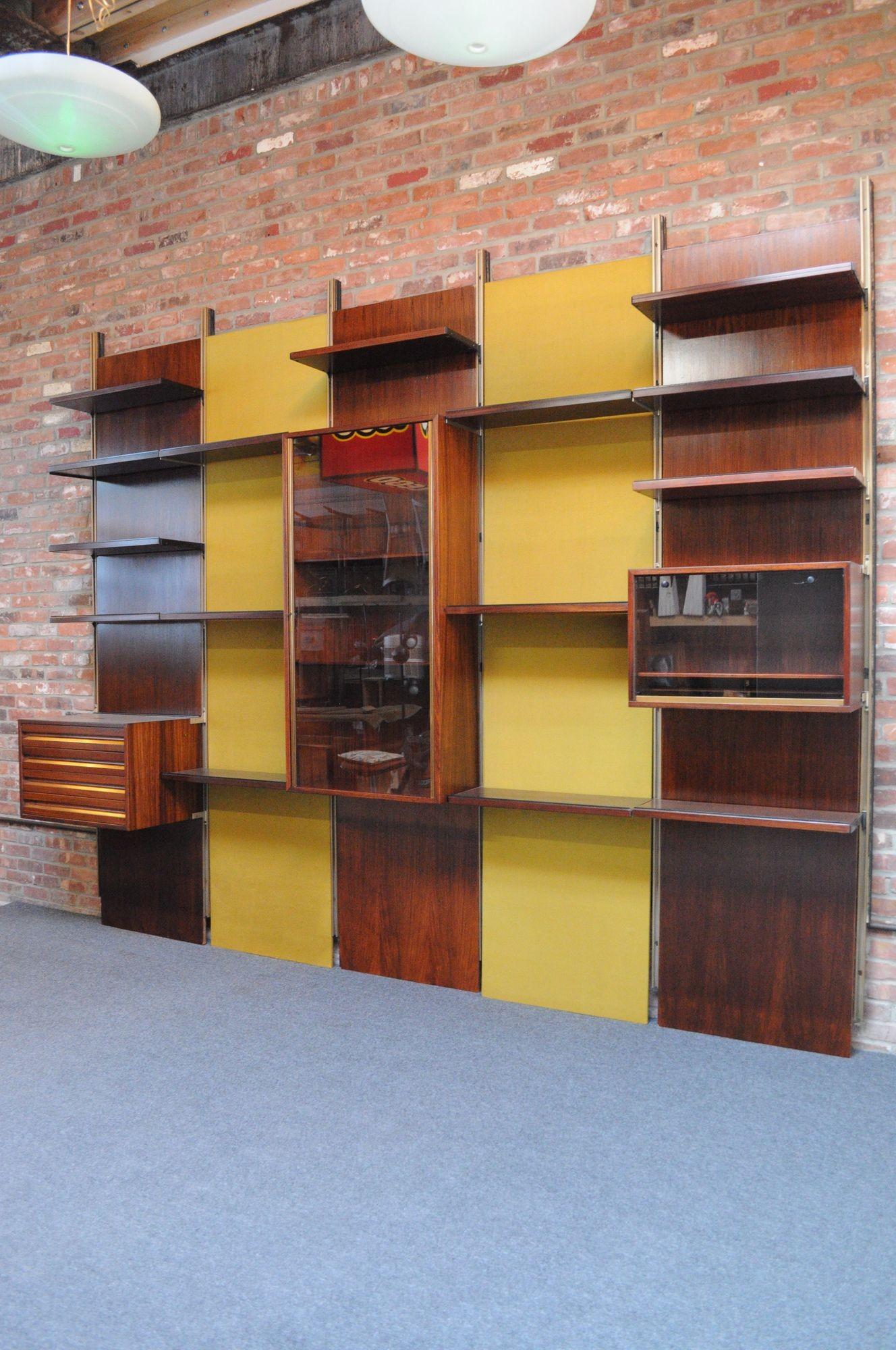 Modularer Bücherregal-Wandschrank aus Rosenholz von Osvaldo Borsani mit abnehmbaren Paneelen (Moderne der Mitte des Jahrhunderts) im Angebot