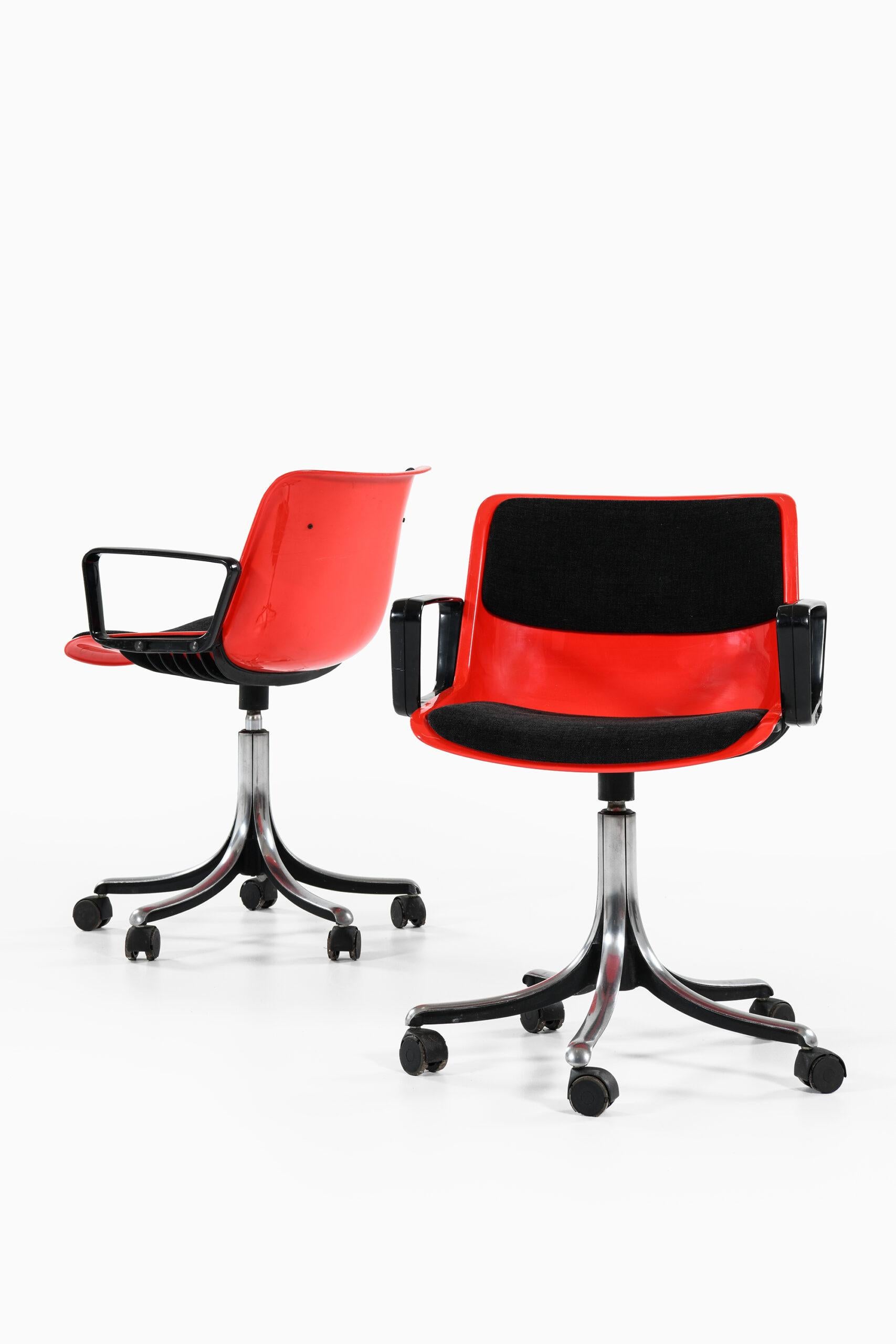 Rare office chairs model Modus designed by Osvaldo Borsani. Produced in Tecno in Italy.
Dimensions (W x D x H): 55 x 53 x 75 (87,5) cm, SH: 45 (58) cm. 

Price listed is / item.