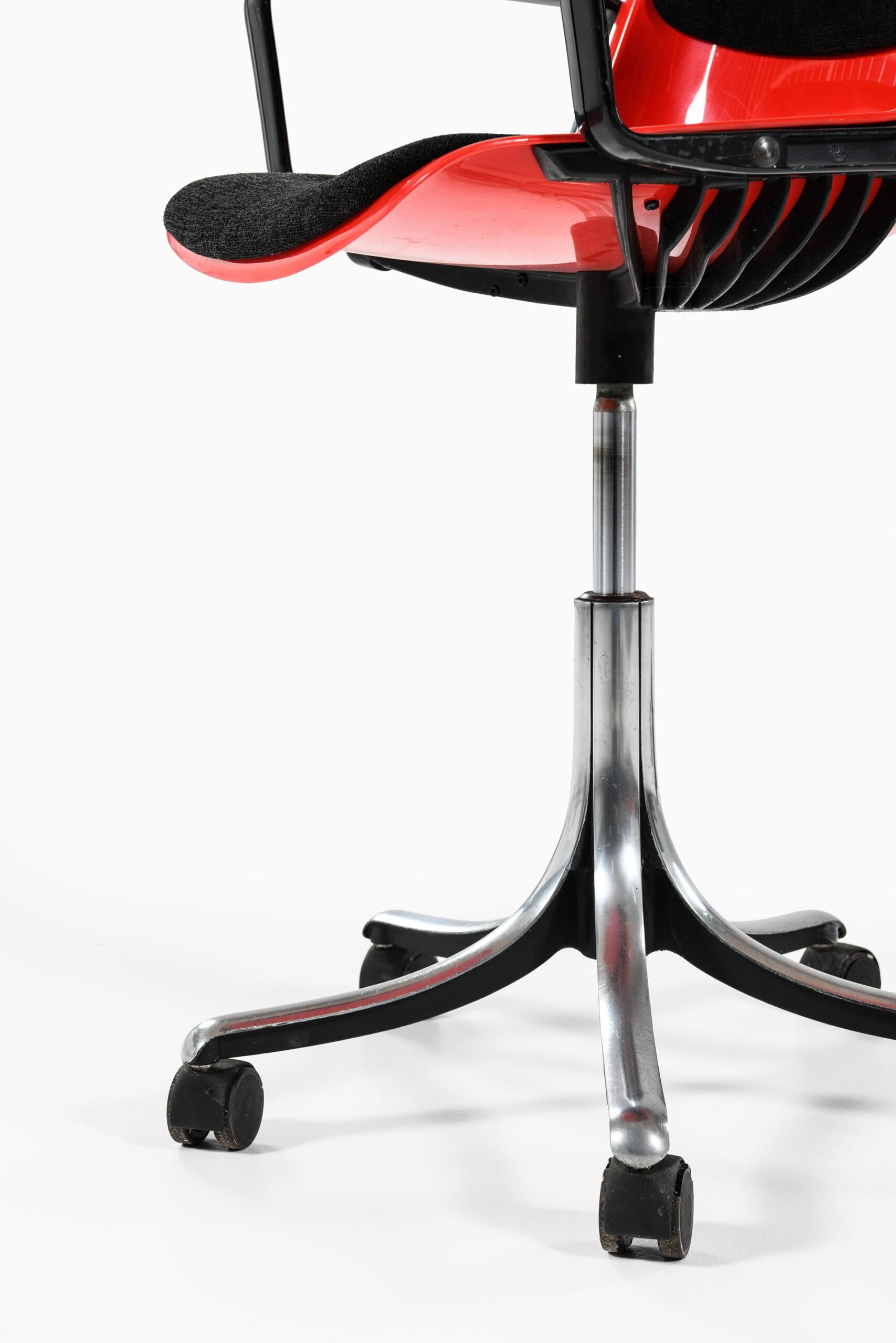 Fabric Osvaldo Borsani Office Chairs Model Modus Produced in Tecno in Italy