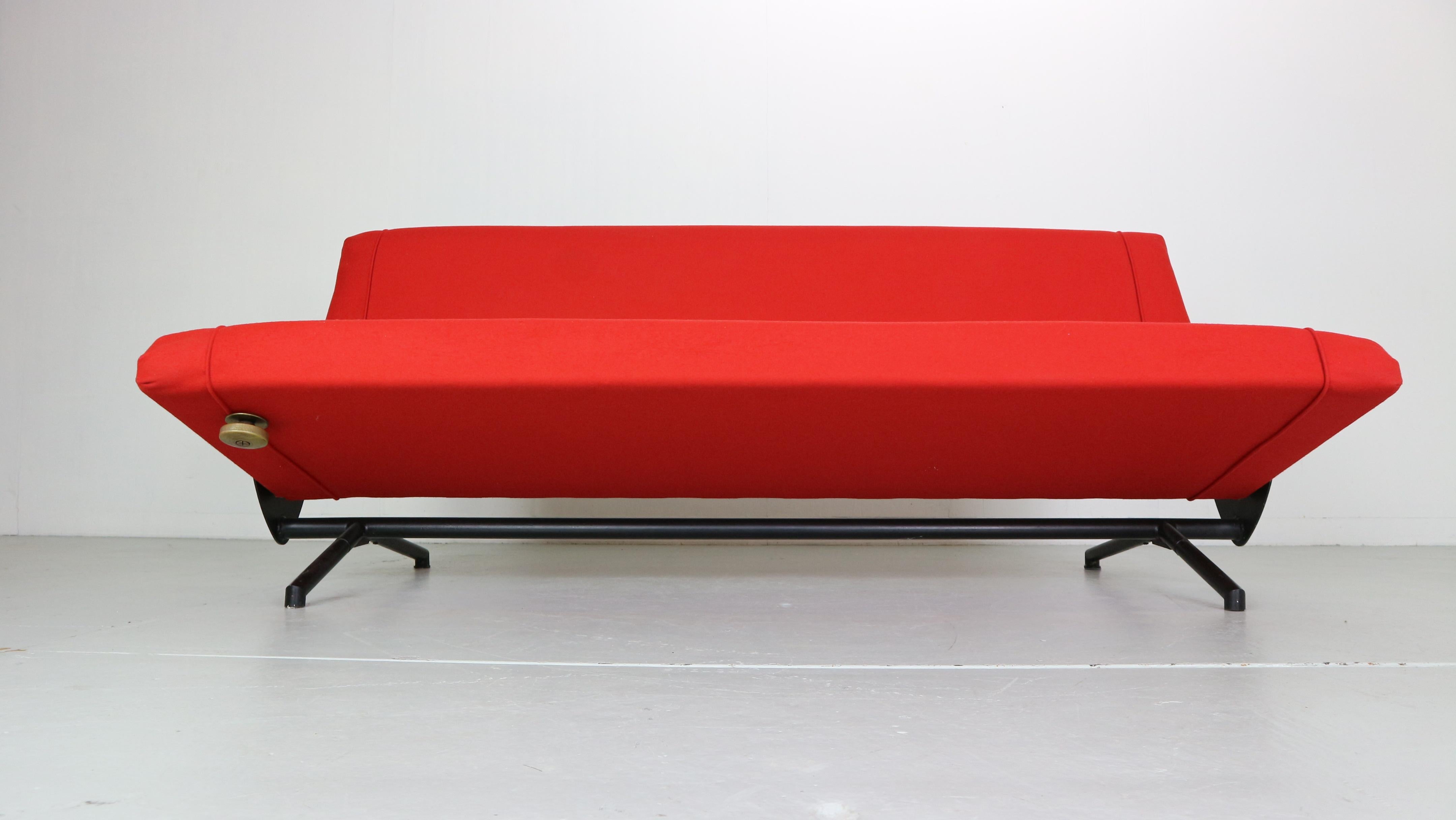 Osvaldo Borsani Original 'D70' Sofa/Daybed for Tecno, 1954 Italy In Good Condition For Sale In The Hague, NL